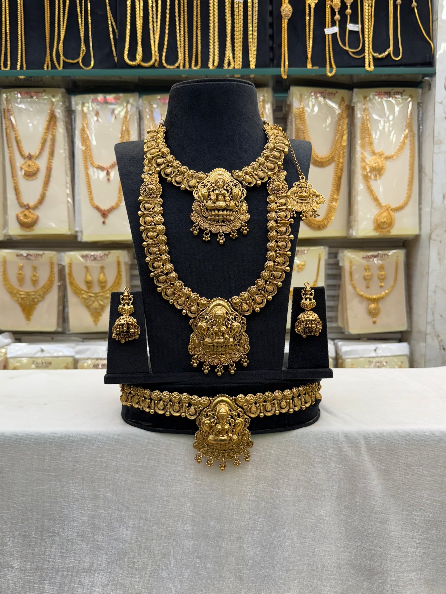 Golden Design Bridal Set