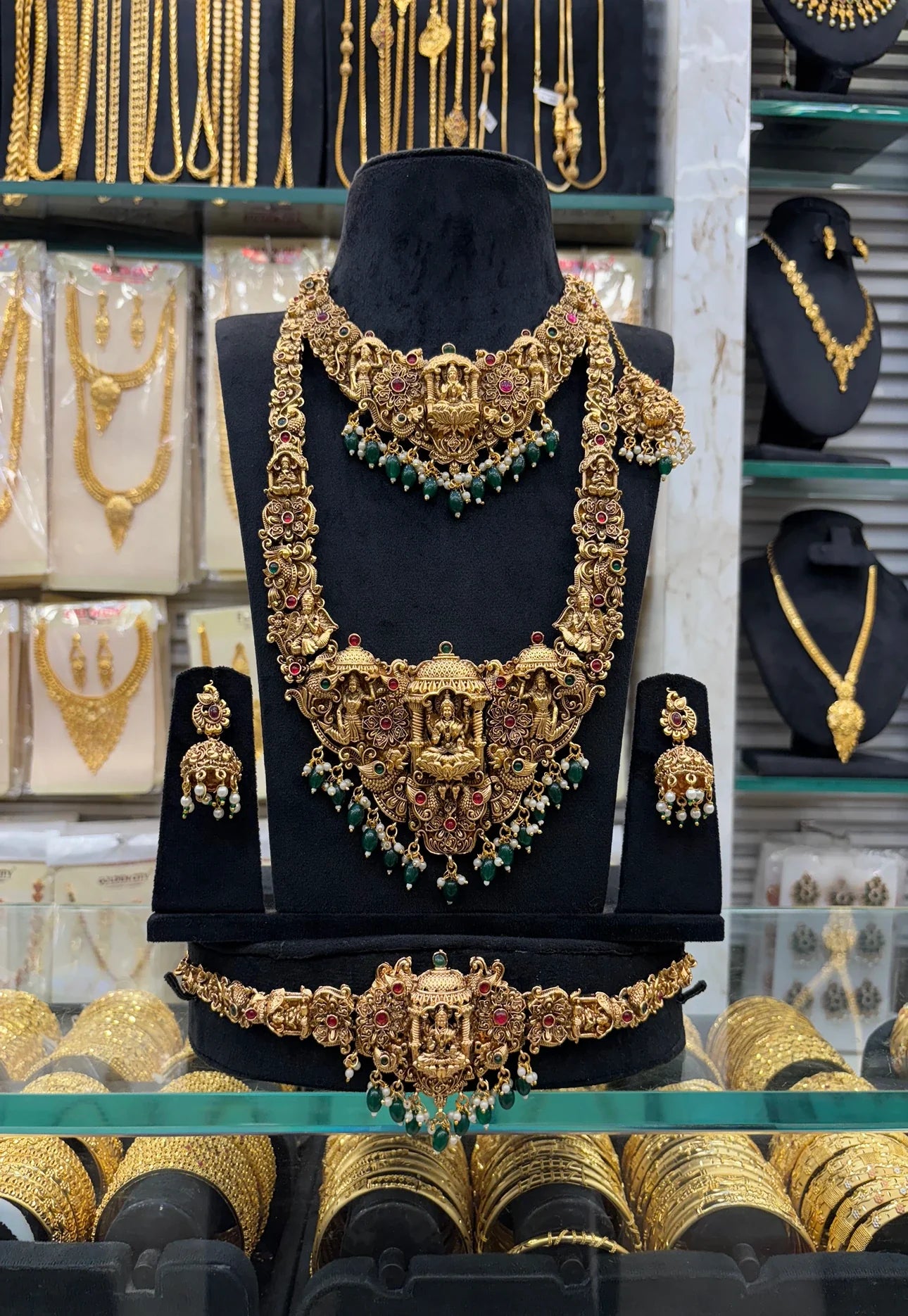 Antique Trending Design Bridal Set Green Beats