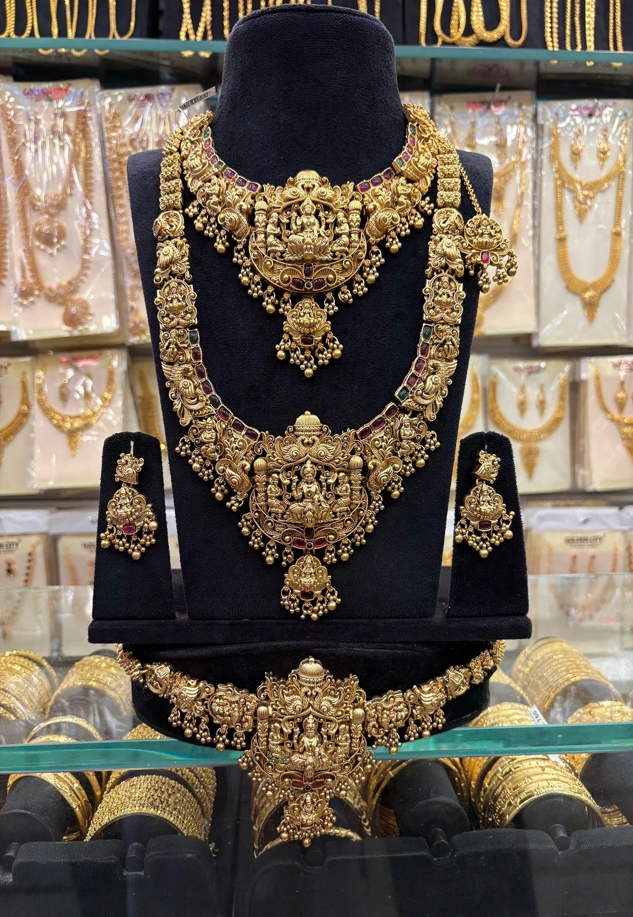Antique 3D Work Bridal Set