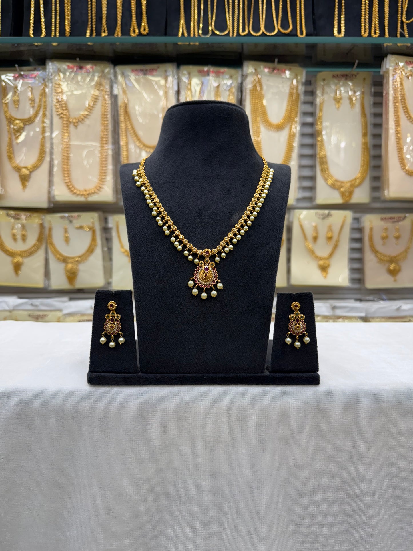 Pearl Glow Antique Necklace