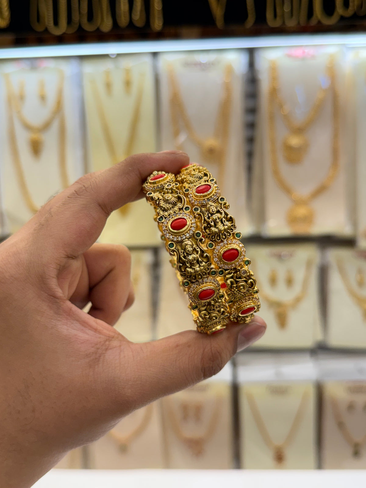 Coral Kalyani Stone Bangle