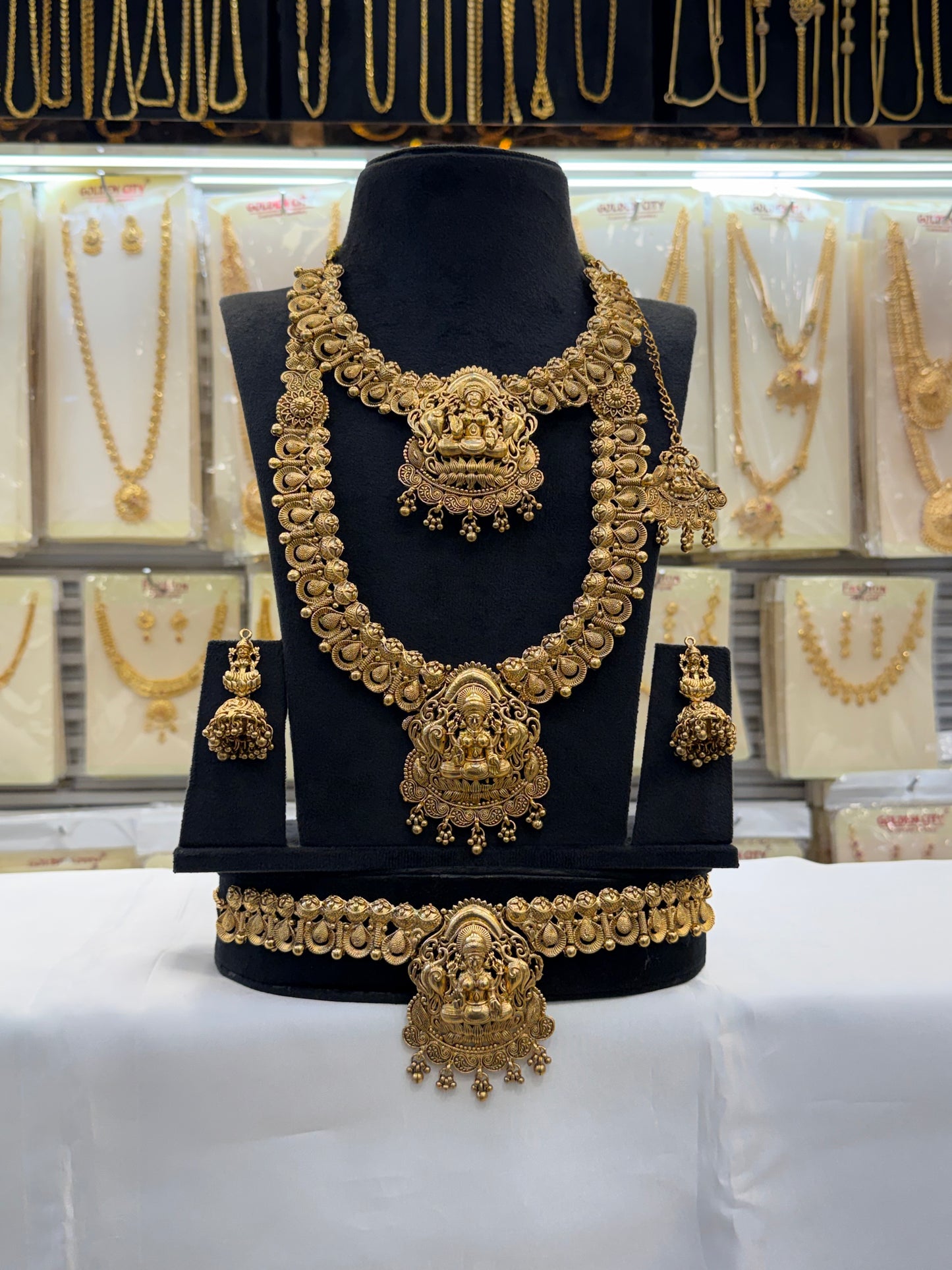 Golden Design Bridal Set