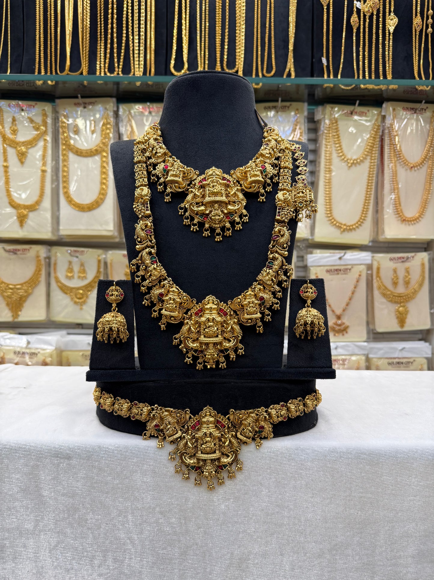 Antique 3D Design Bridal Set