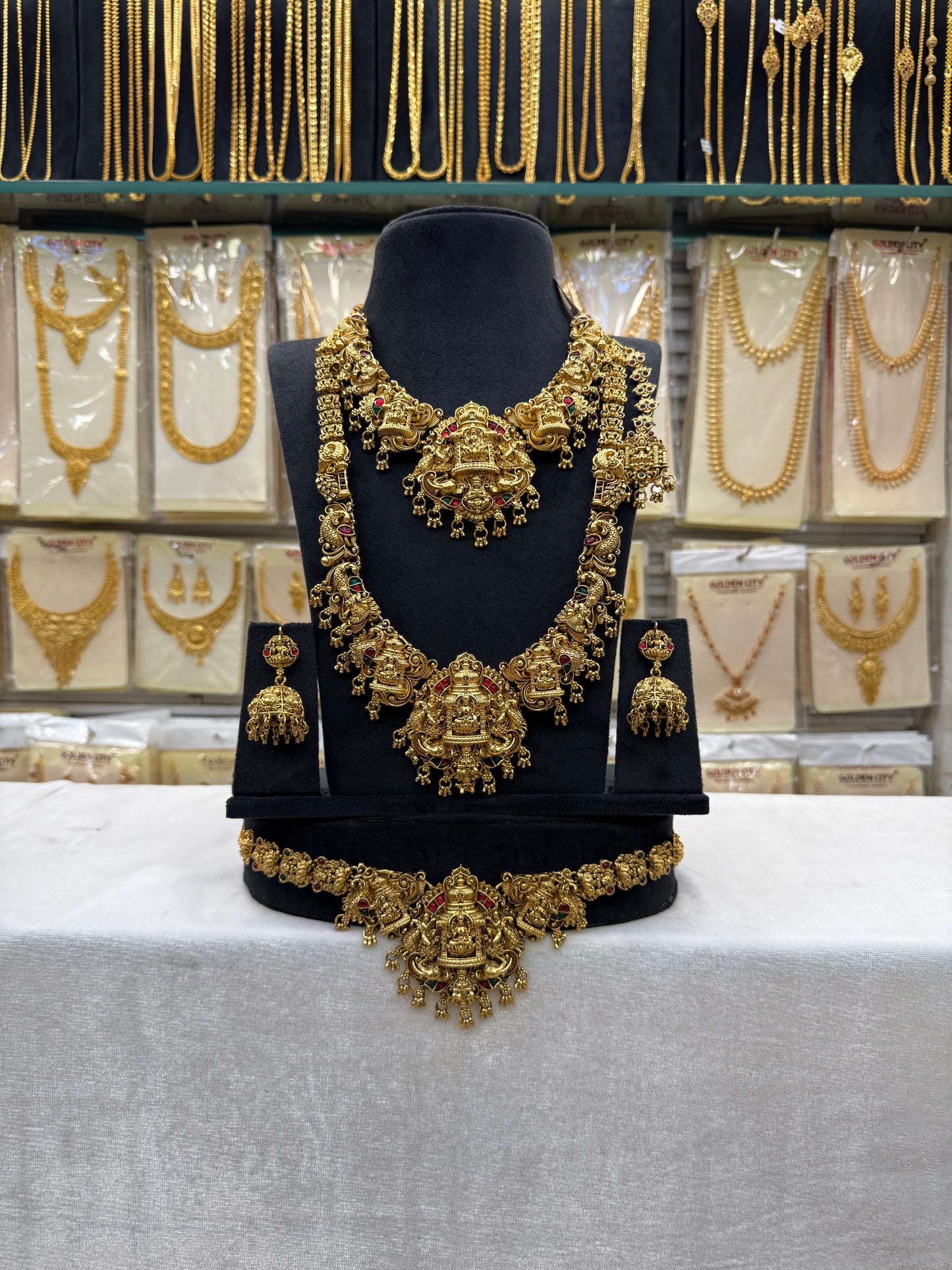 Antique 3D Design Bridal Set