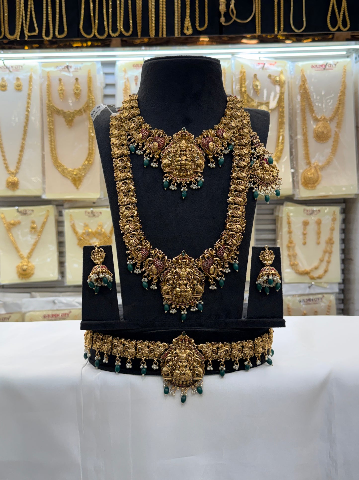 Antique Design Green Beats Bridal Set