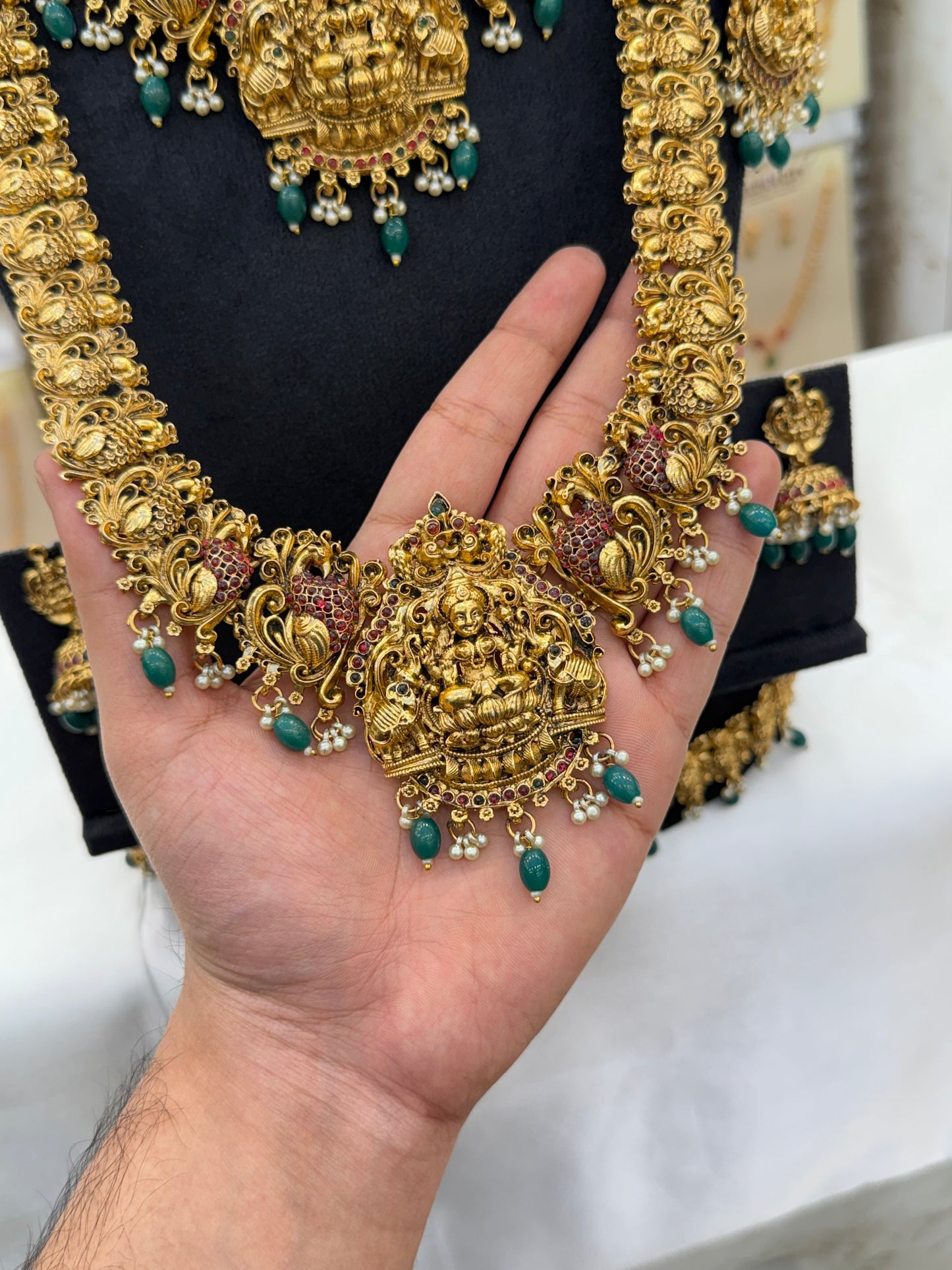 Antique Design Green Beats Bridal Set