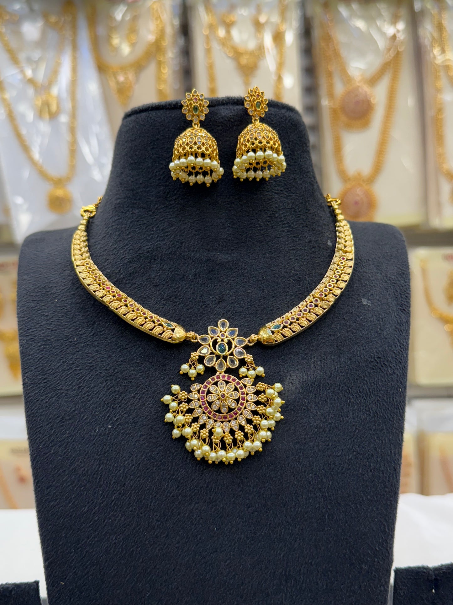 Design Gold Beats Necklace