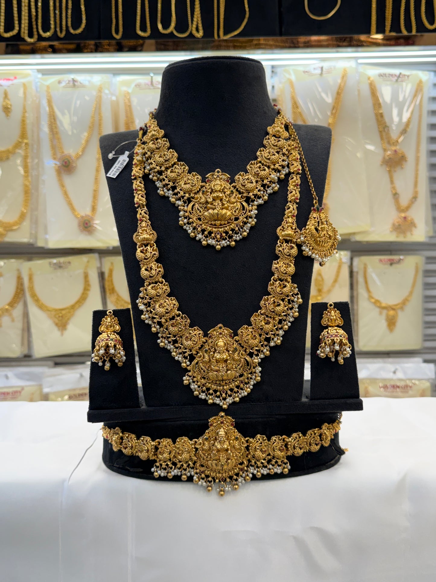 Antique Beats Model  Bridal Set