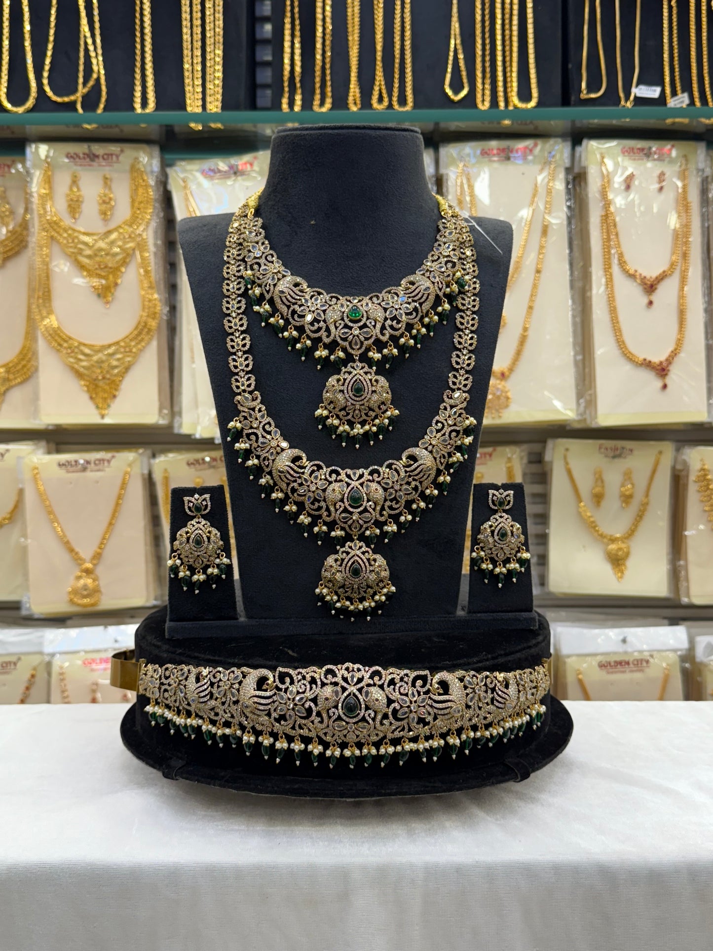 Victorian Bridal Set Dark Green Beats