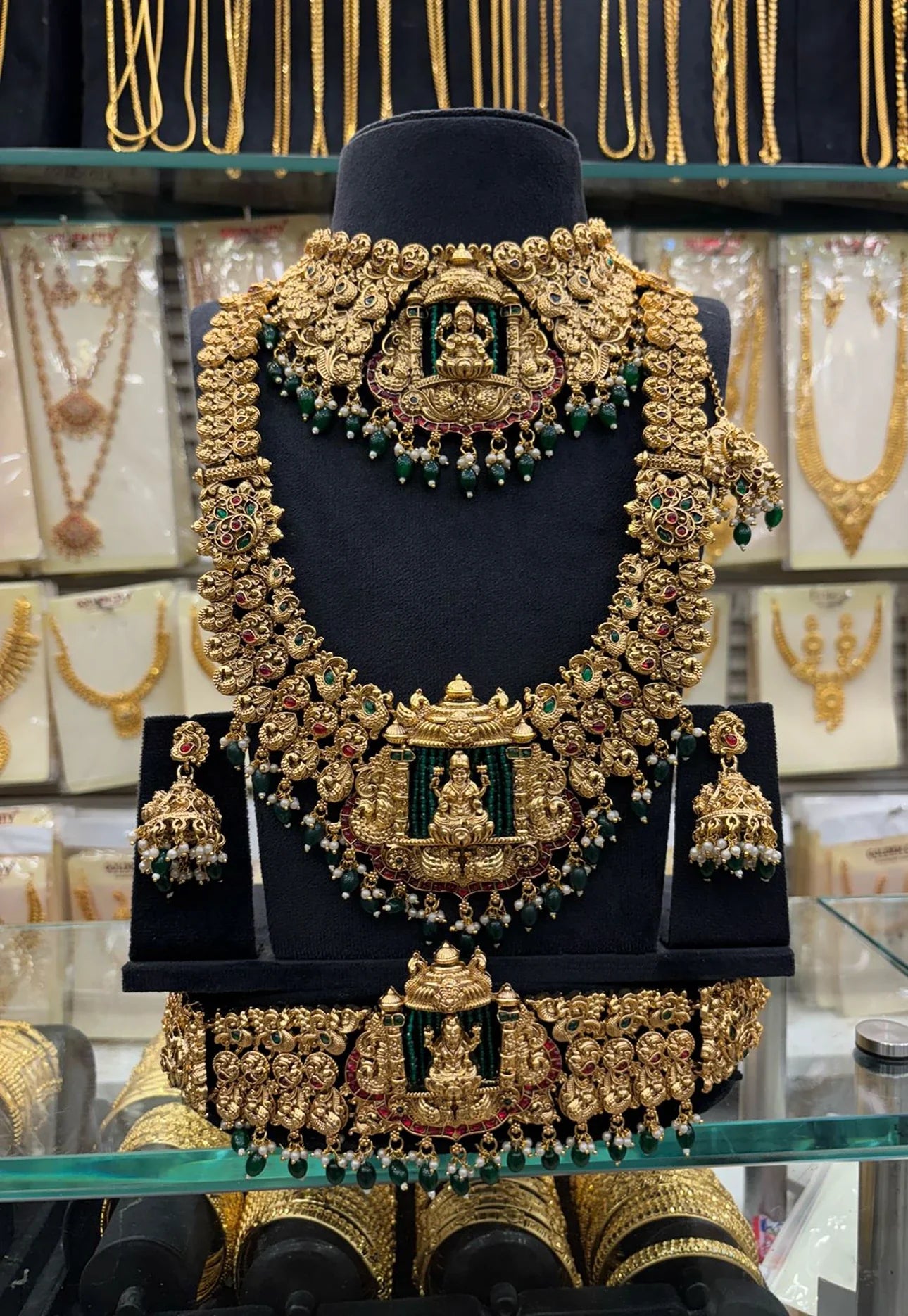 Antique Heavy Bridal Set Green Beats