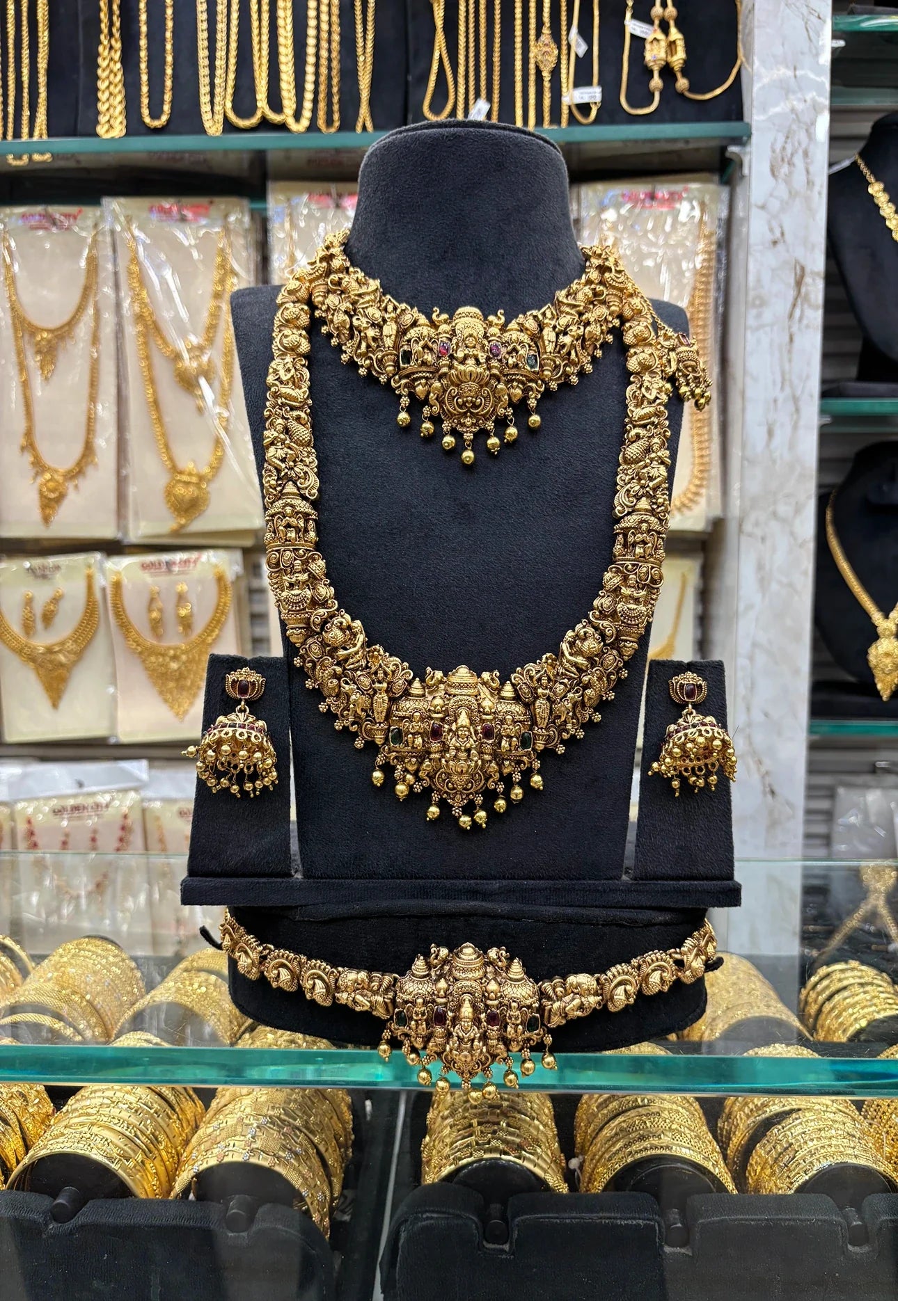 Antique Nice Gold Beats Bridal Set