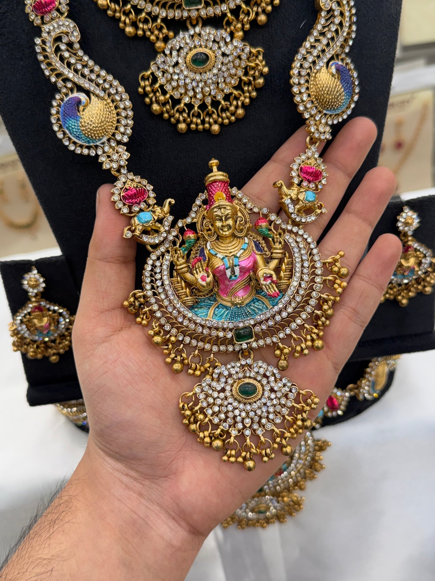 Grand Enamel Stone Design Bridal Set