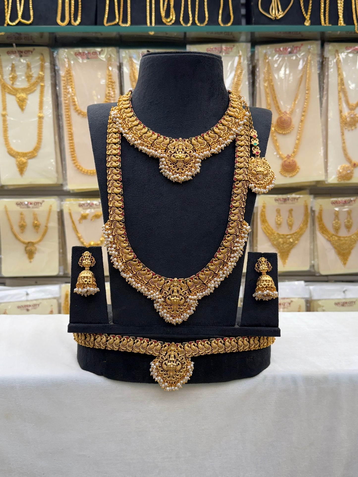 Simple antique bridal set