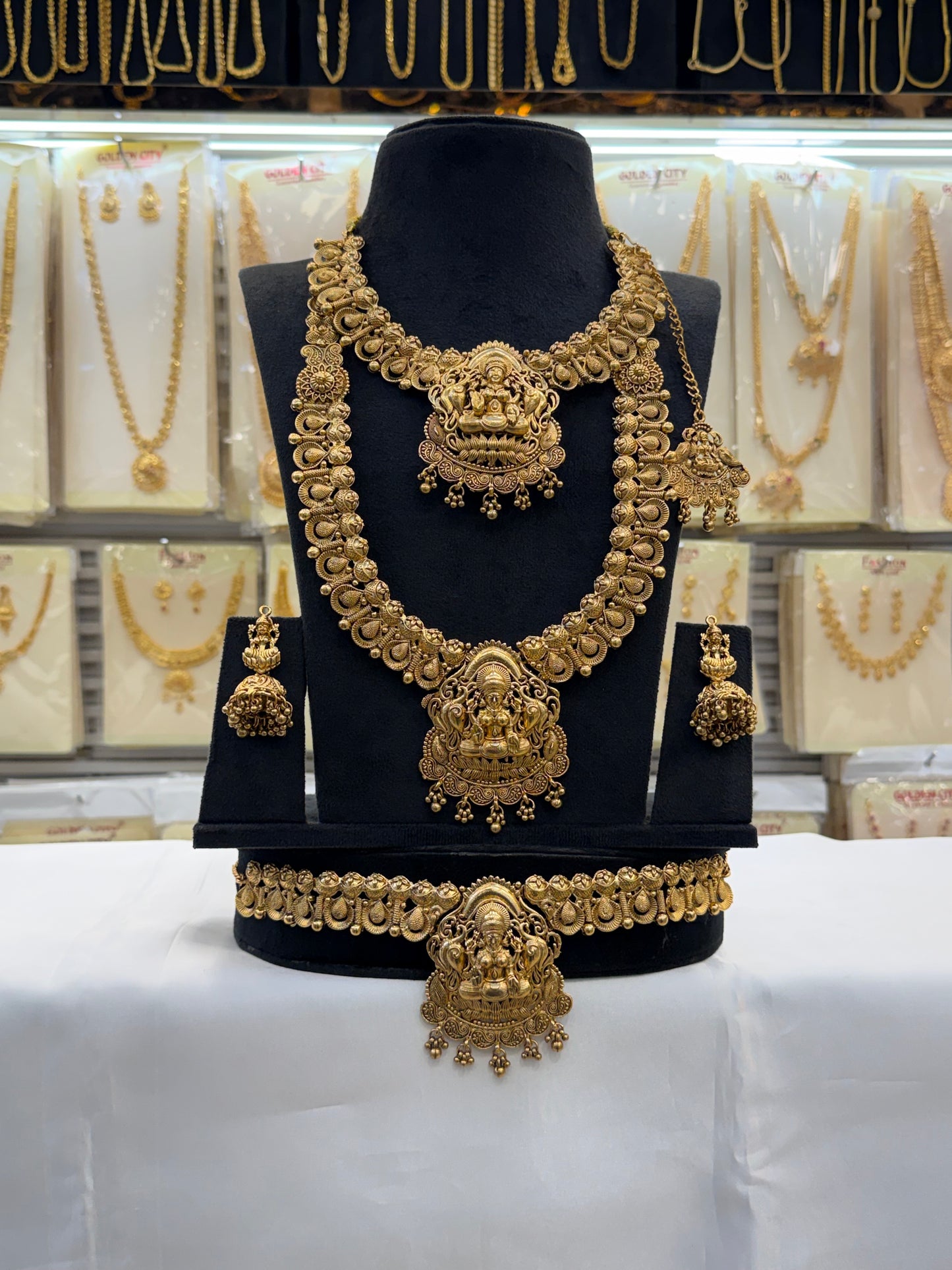 Golden Design Bridal Set