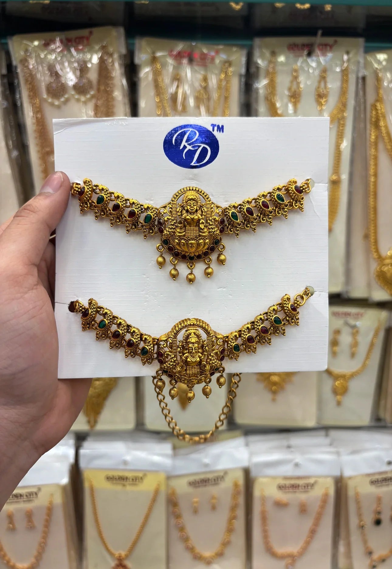Antique Adjustable Chain Type Venky