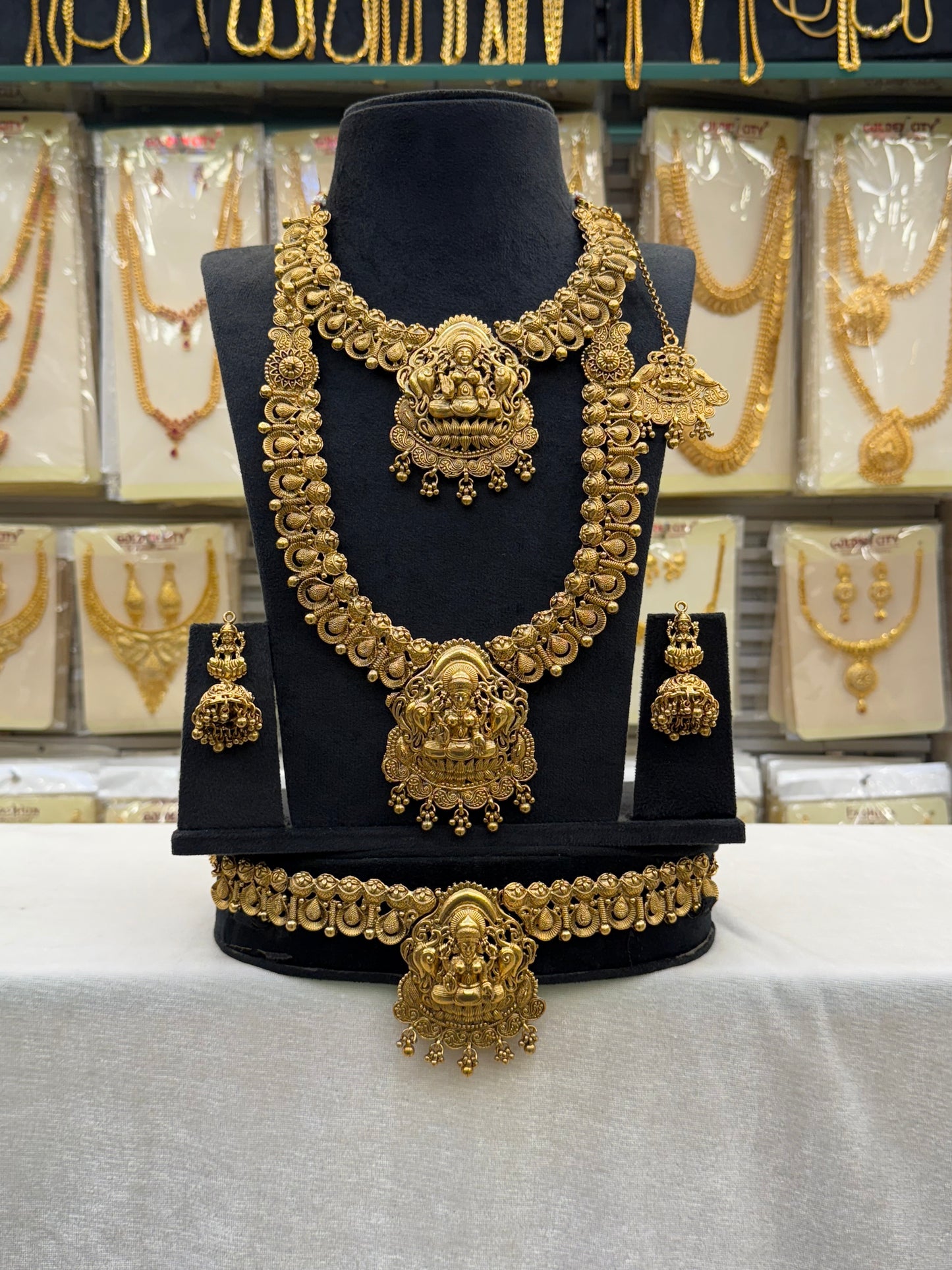 Golden Design Bridal Set