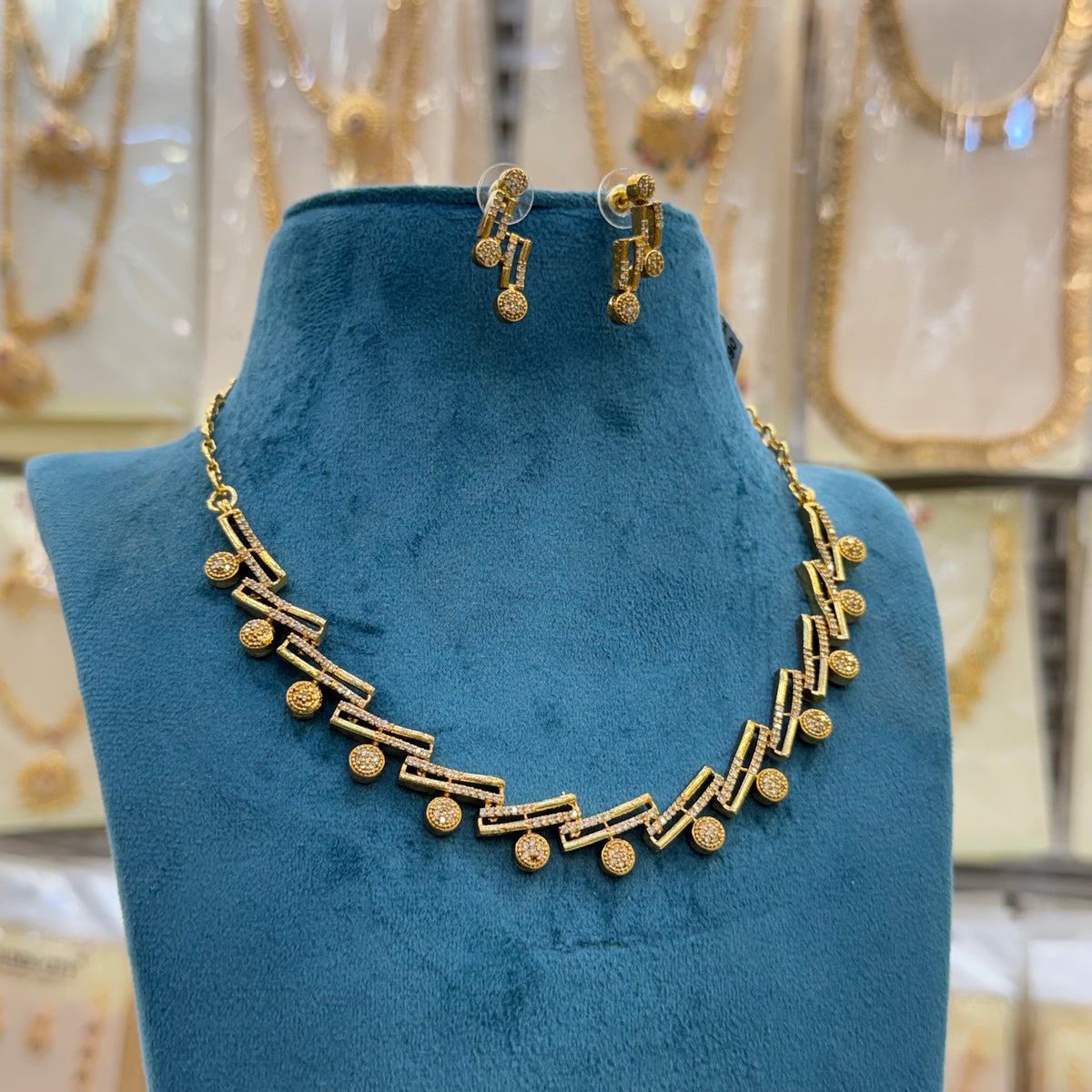 Ishika Antique Diamond Set