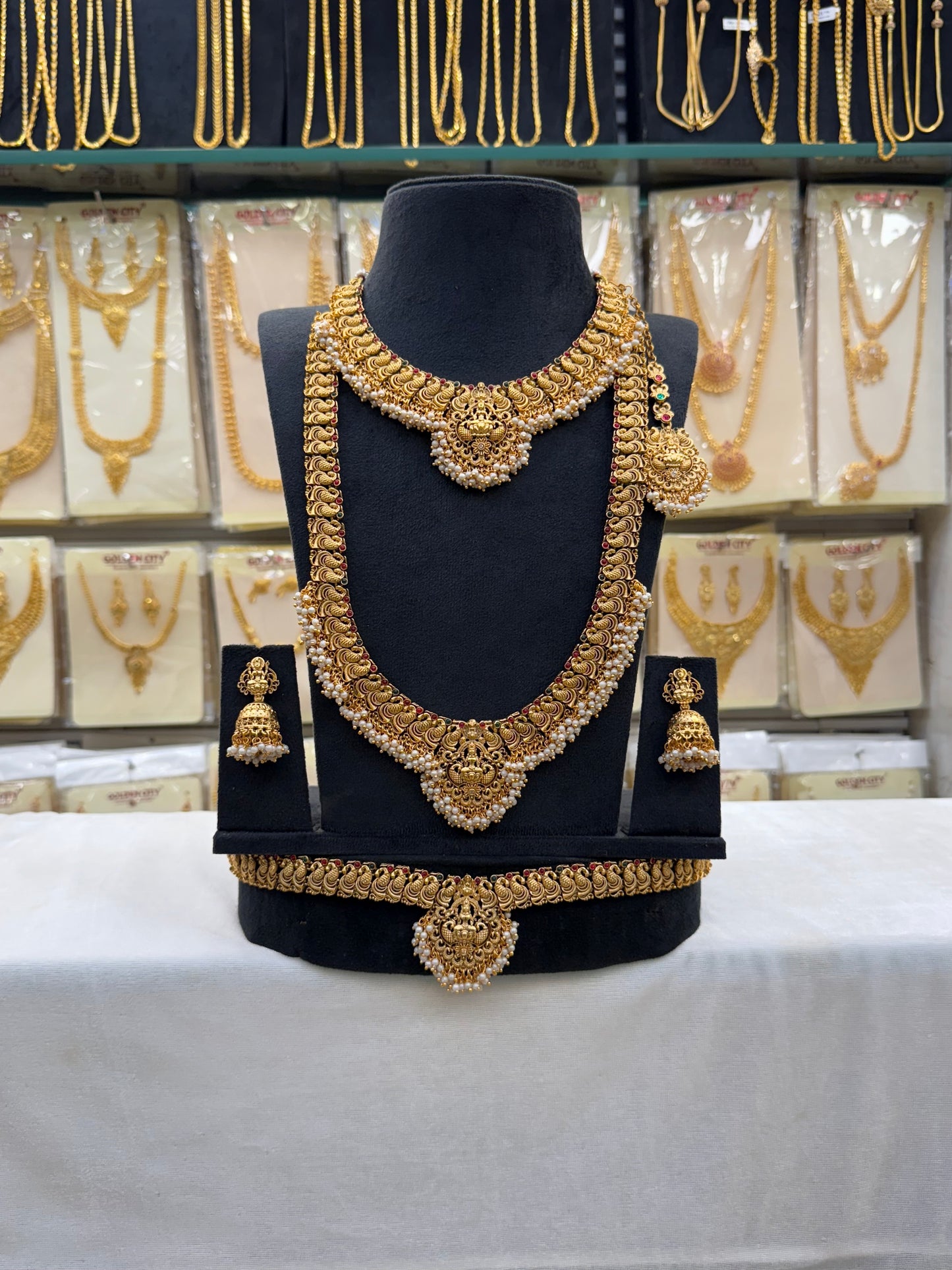 Simple antique bridal set