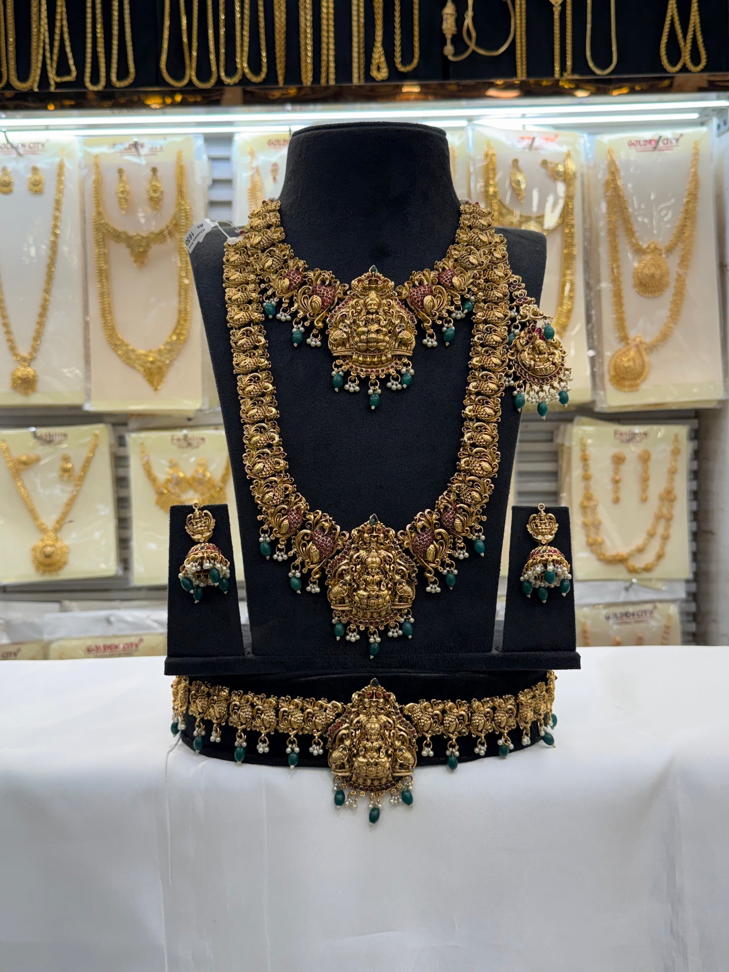 Antique Design Green Beats Bridal Set