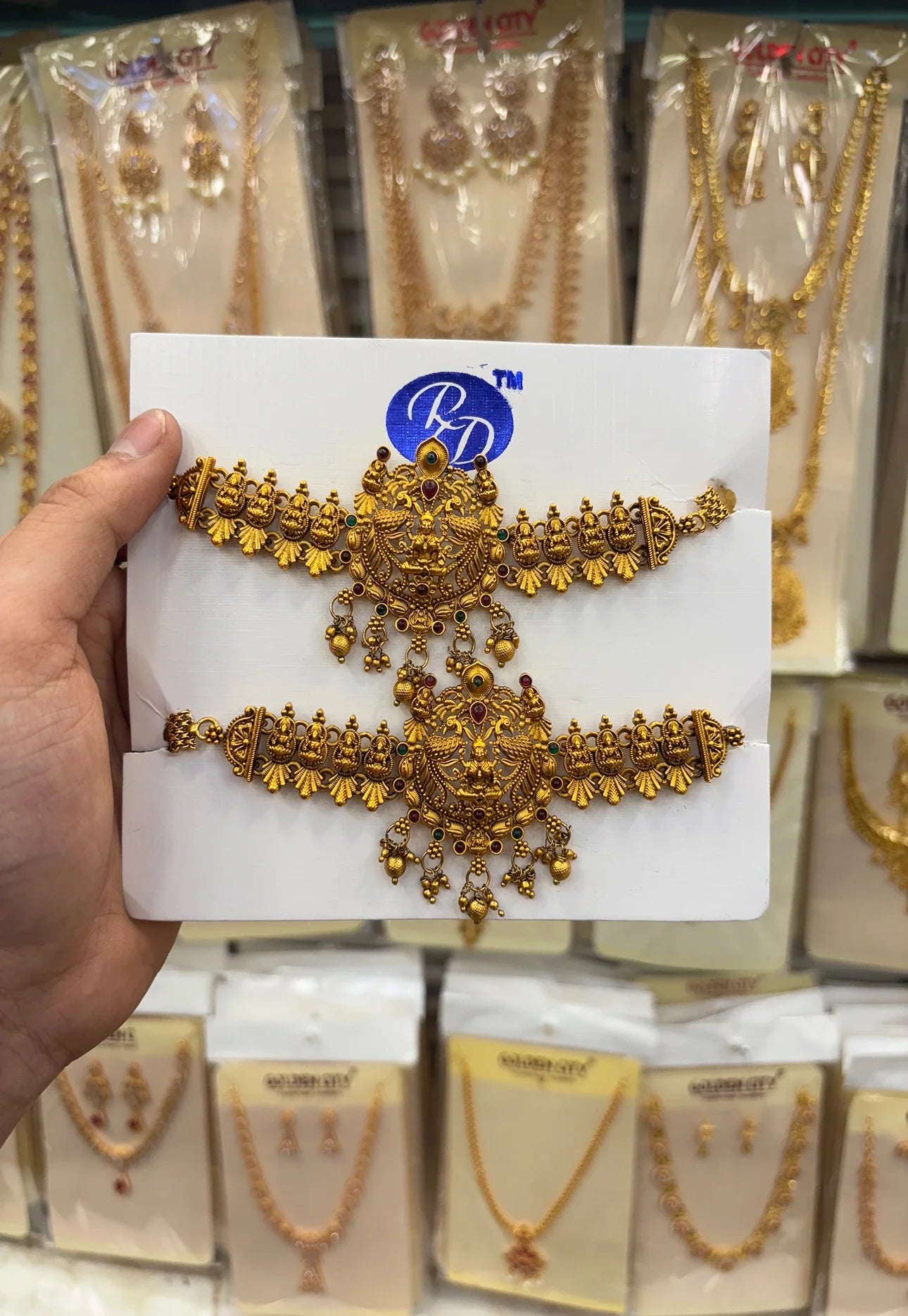 Antique Venky Adjust Chain Type