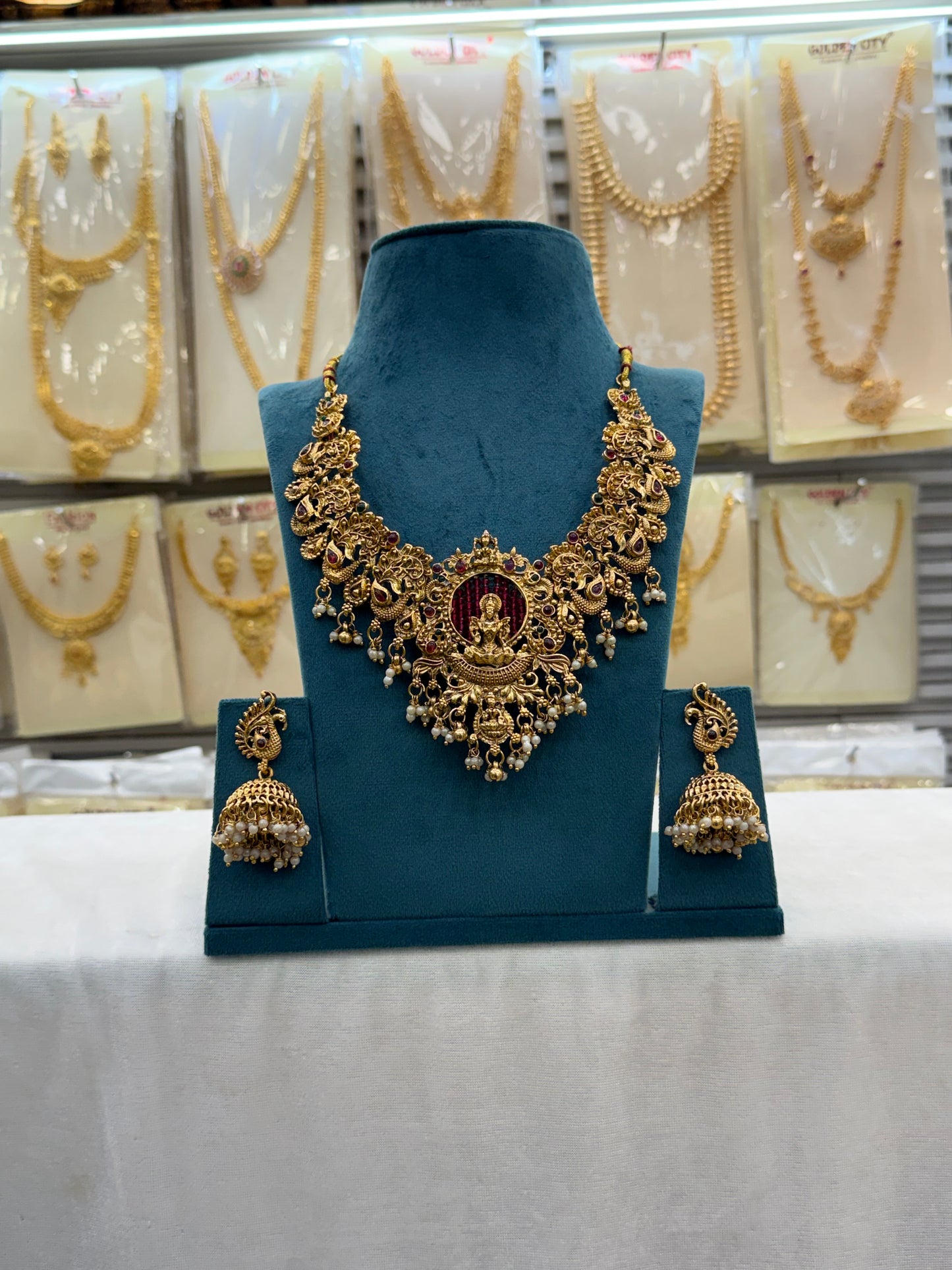 Classic Antique Red Necklace