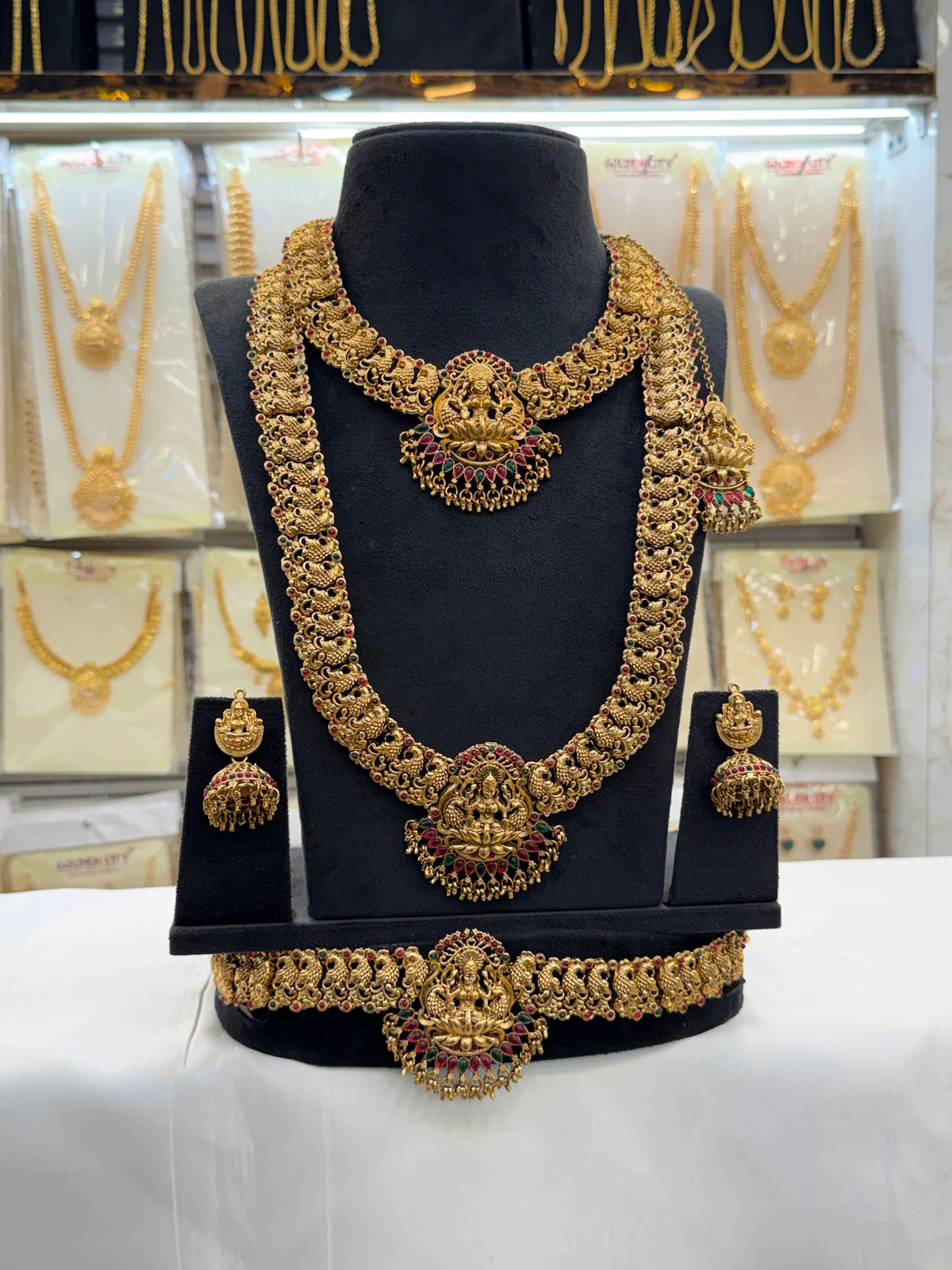 Antique Traditional Design Bridal Set