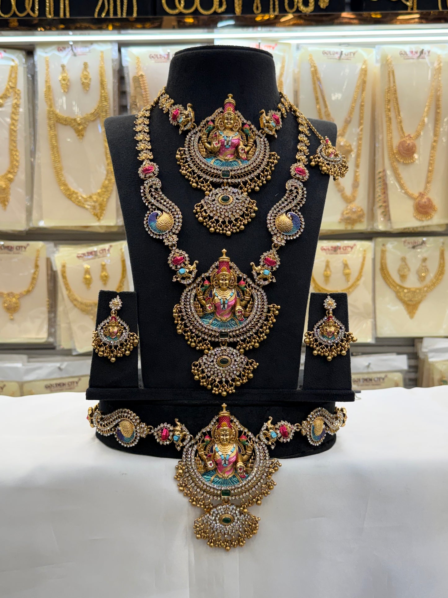 Grand Enamel Stone Design Bridal Set