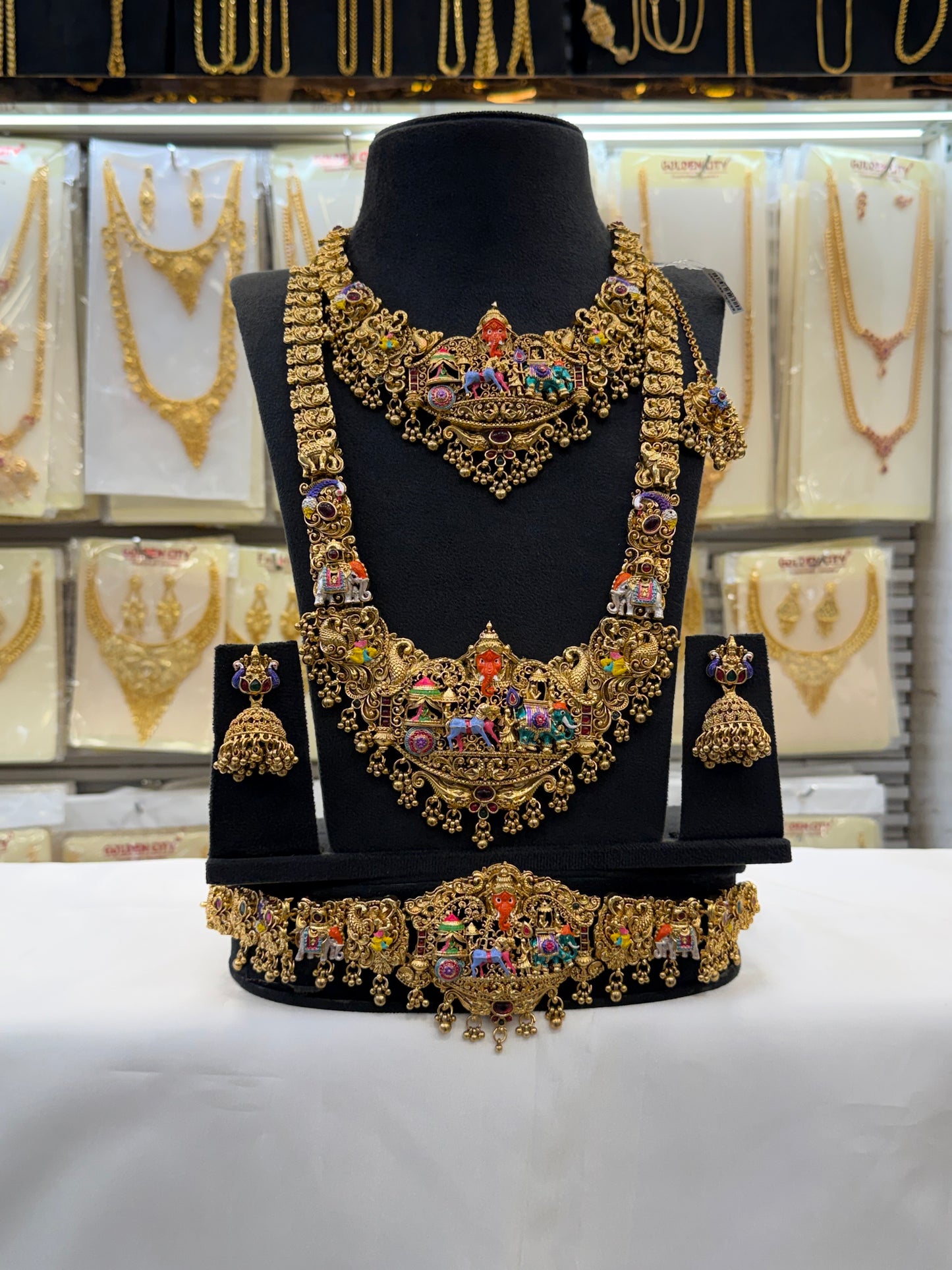 Grand Enamel Design Bridal Set