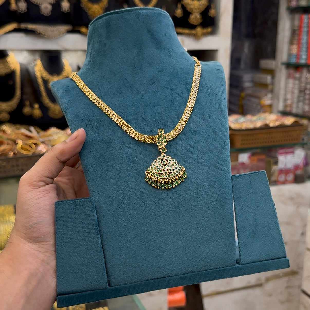 Impoun Green Stone Chain Pendant