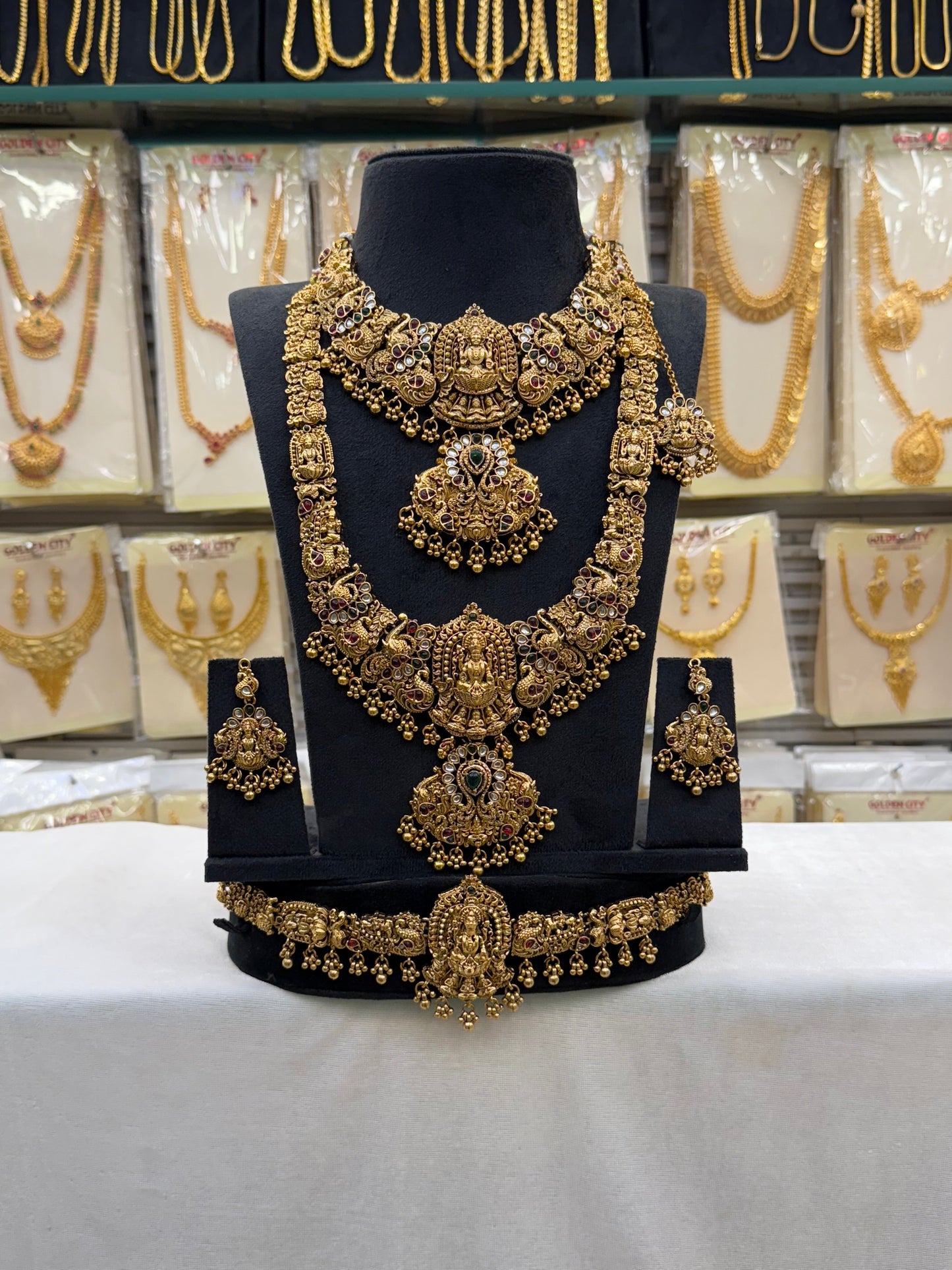Antique Kundan Designs Bridal Set