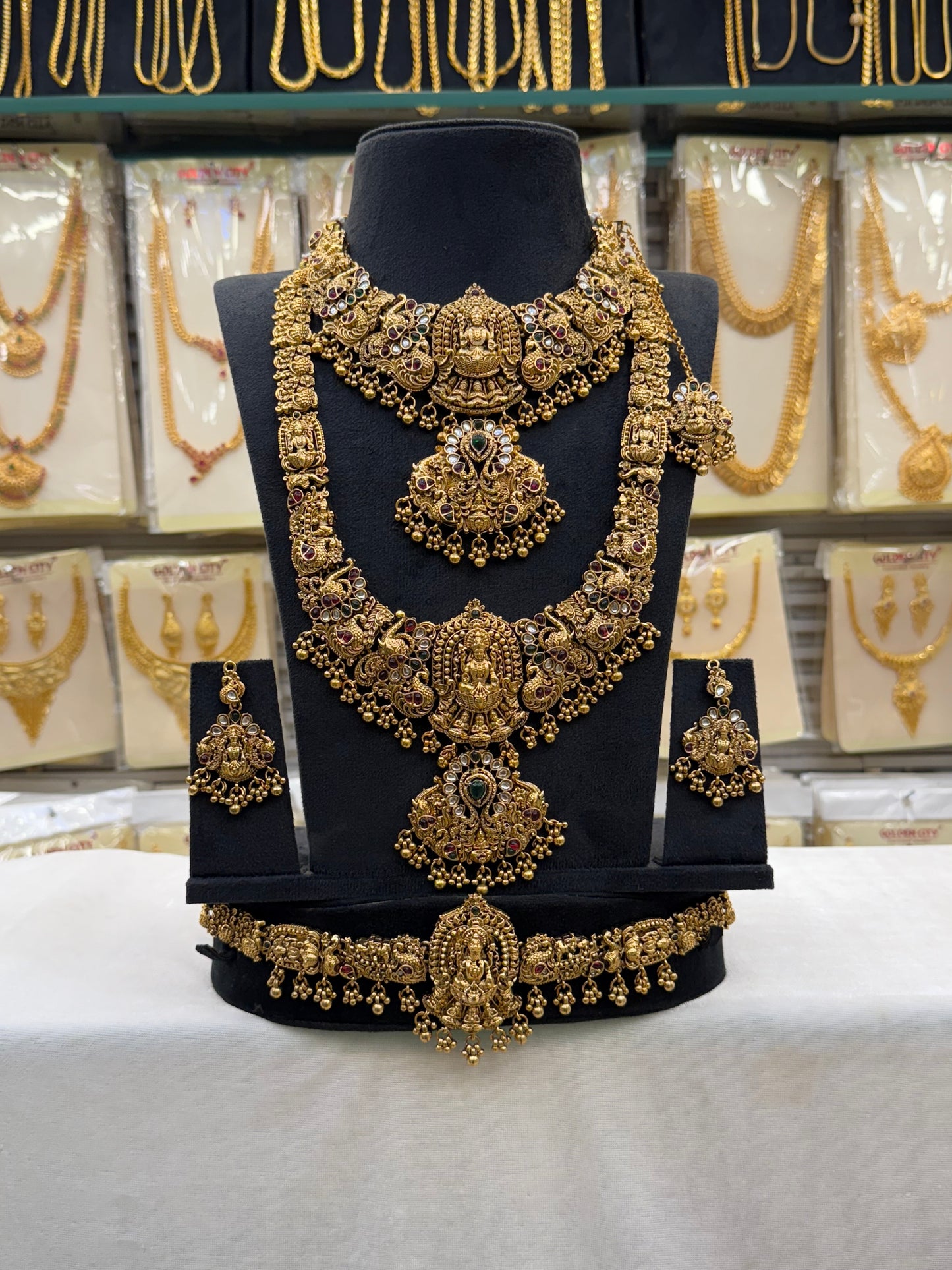 Antique Kundan Designs Bridal Set