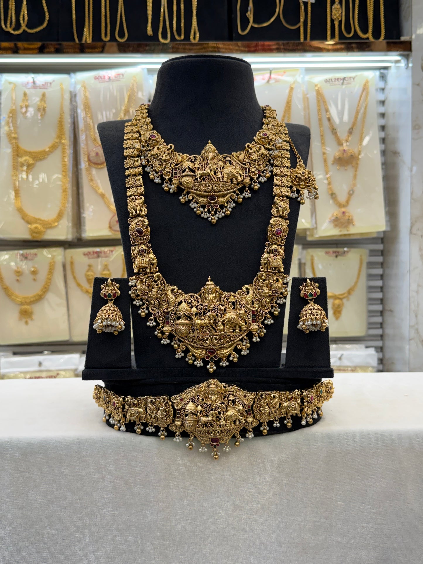 Antique 3D Design Bridal Set
