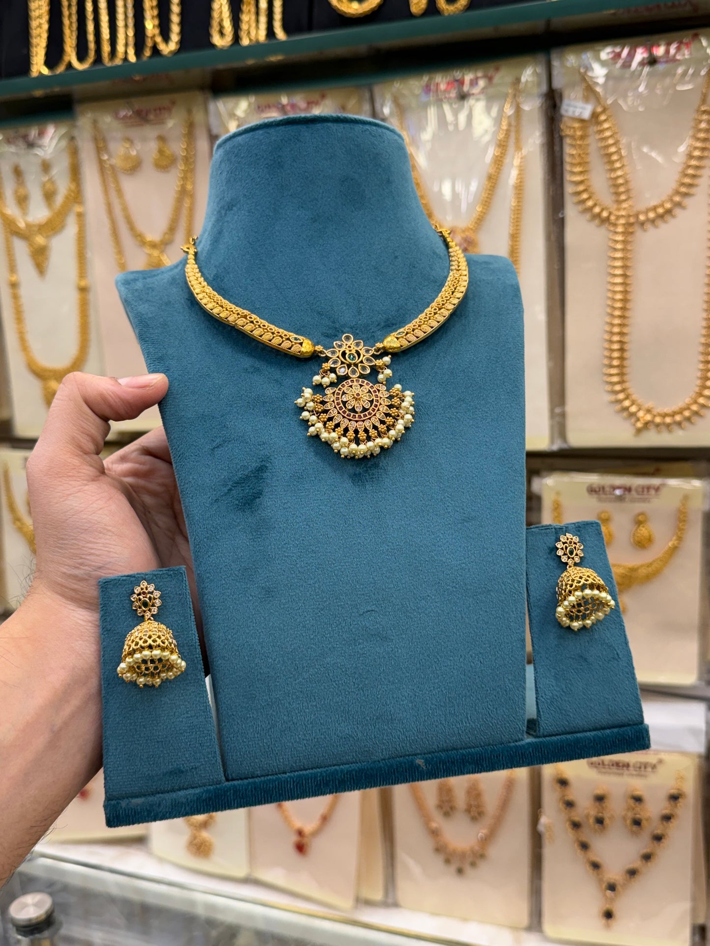 Design Gold Beats Necklace