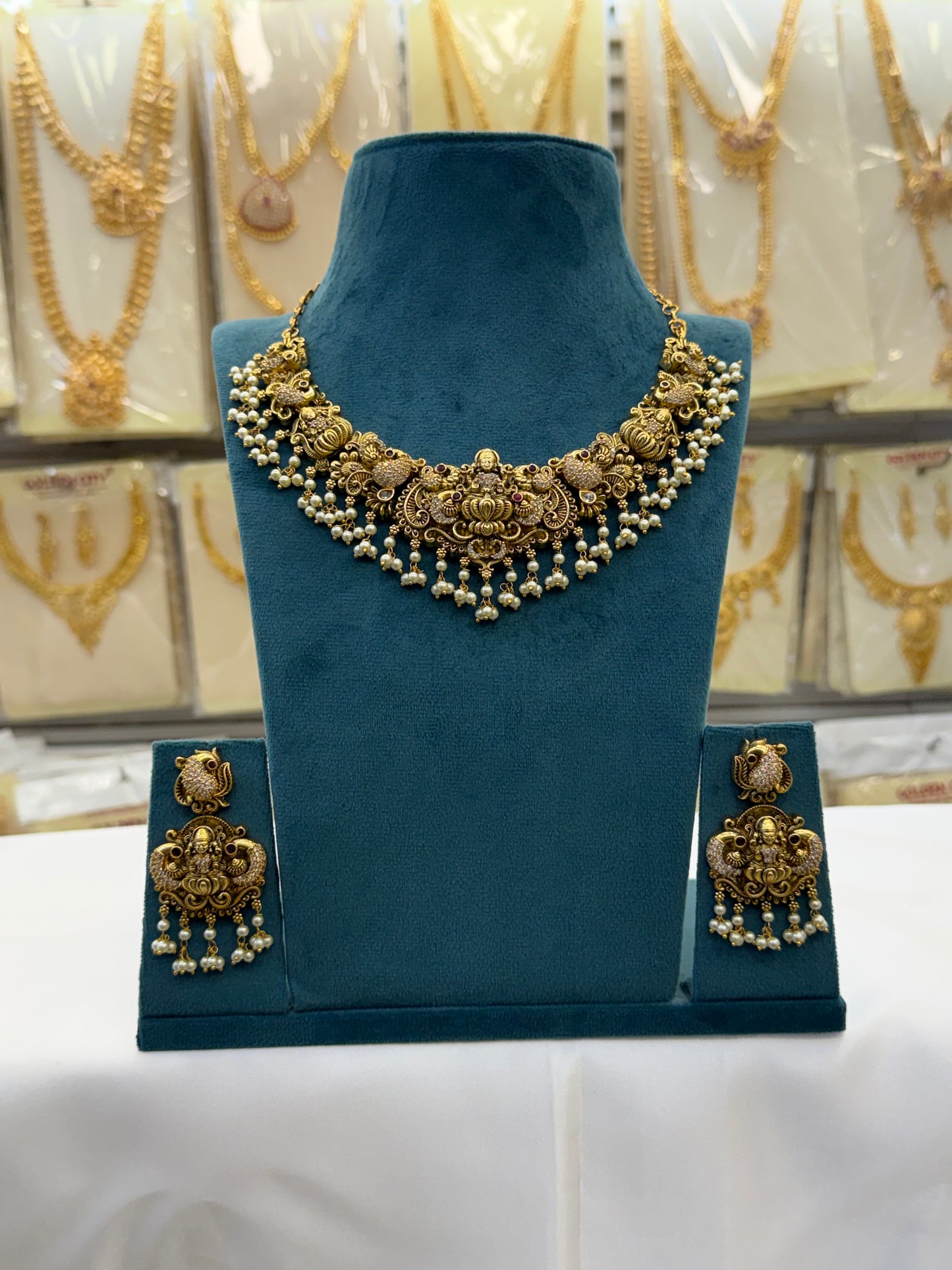 Queen’s Choice AD Antique Necklace