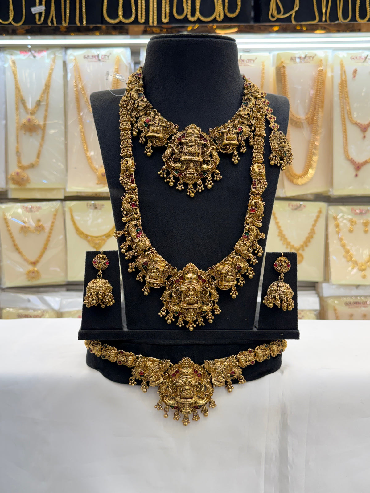 Traditional Antique finish Bridal Set
