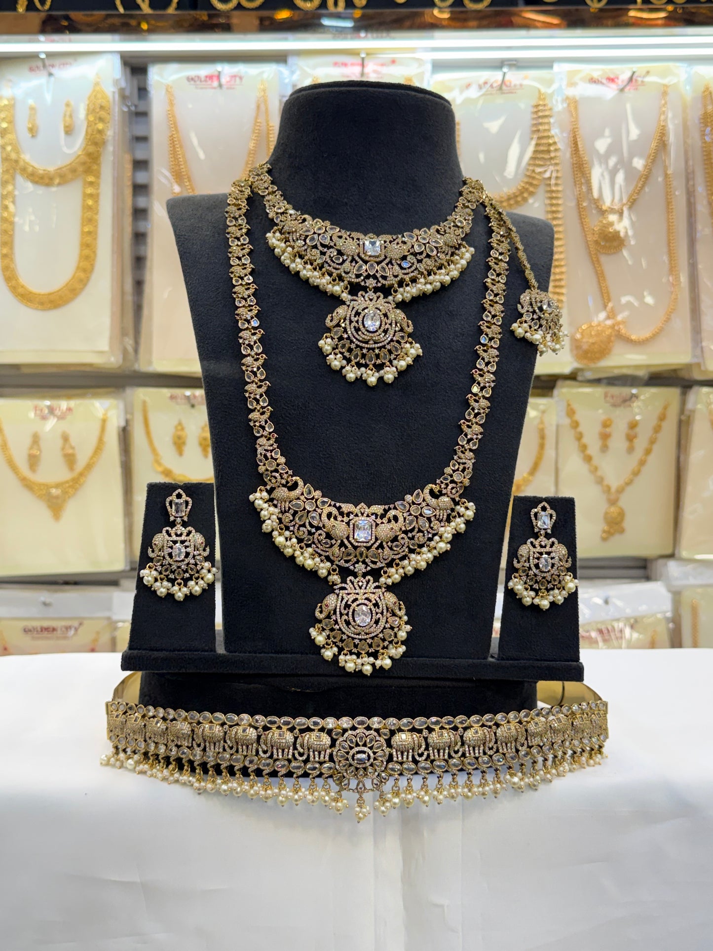 Elegant Victorian Bridal Set - White Beats