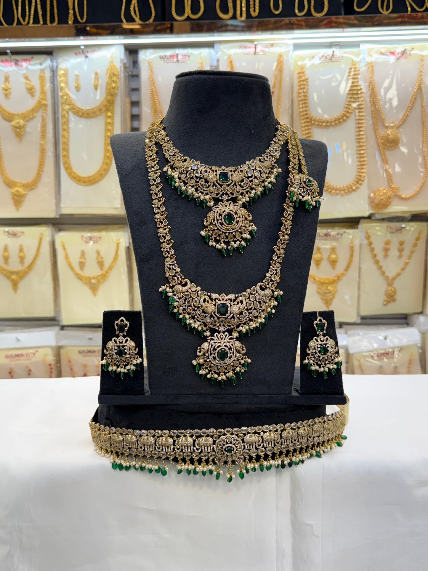 Elegant Victorian Bridal Set - Green Beats