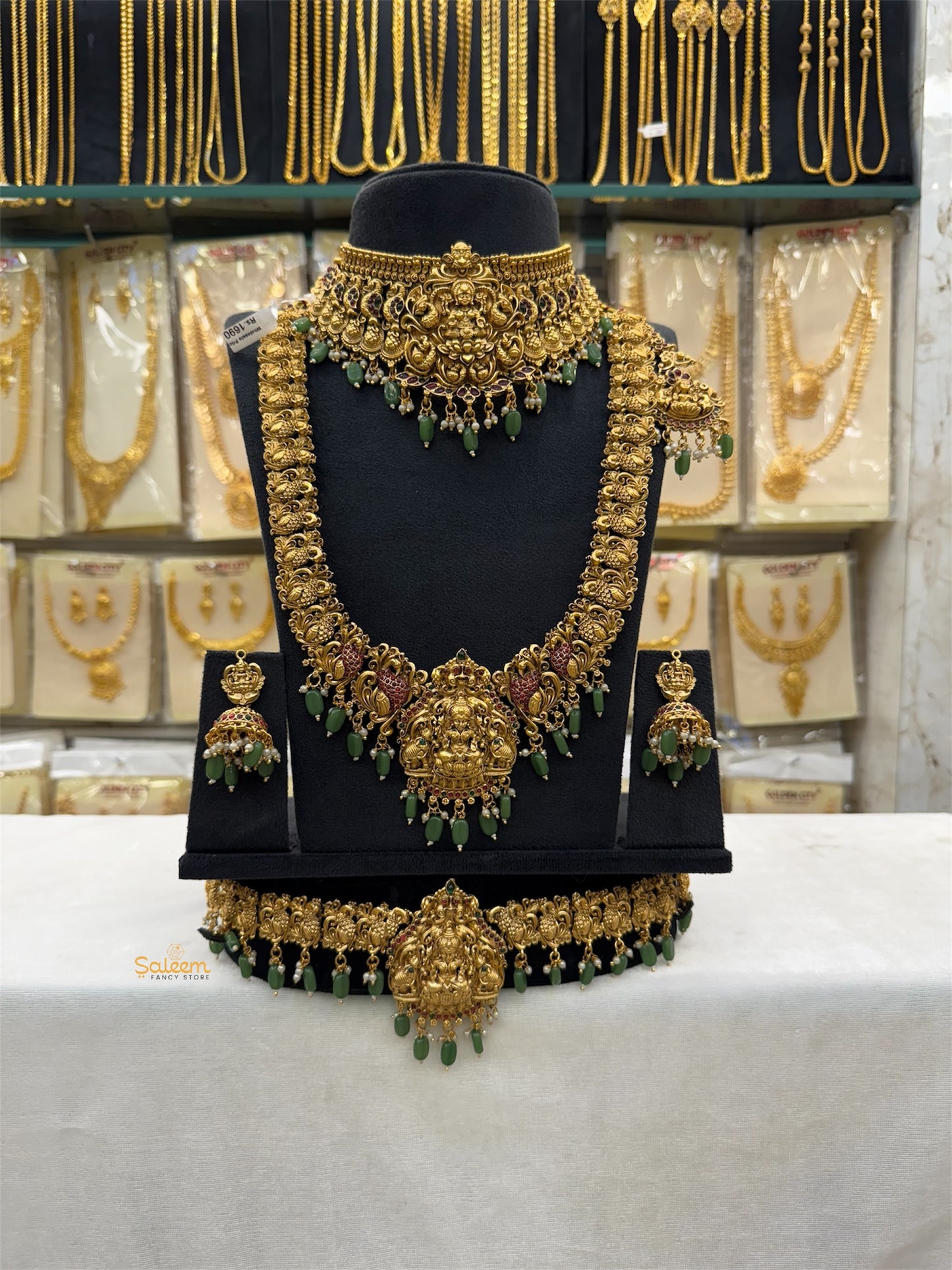 Green Beats Choker Set