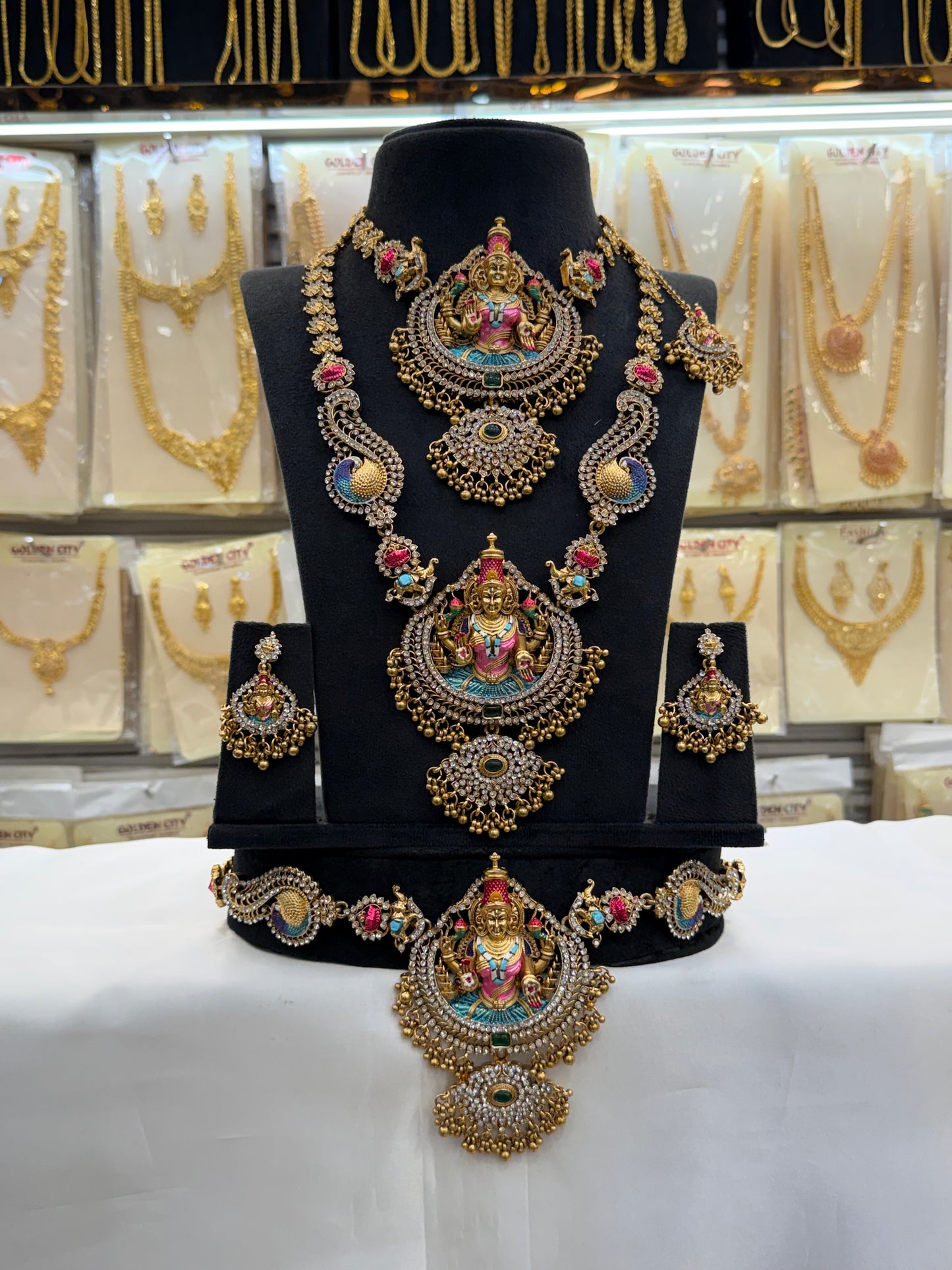 Grand Enamel Stone Design Bridal Set