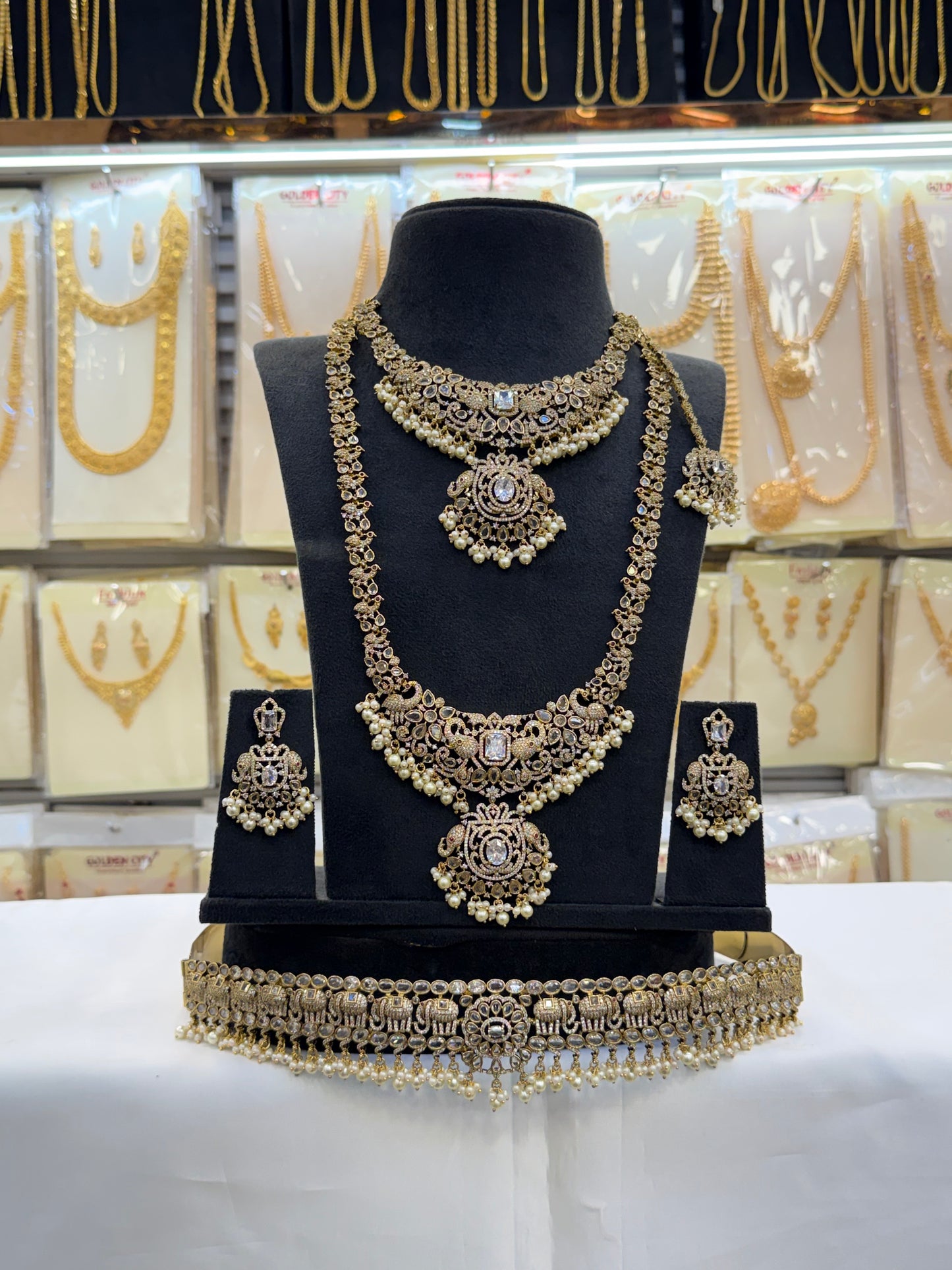 Elegant Victorian Bridal Set - White Beats
