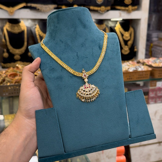 Impoun chain pendant