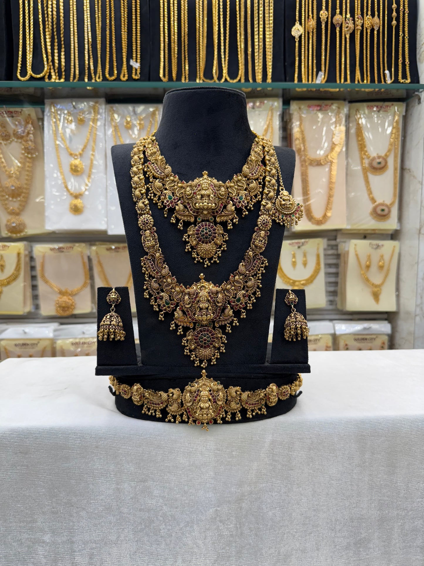 Antique Heavky Bridal Set