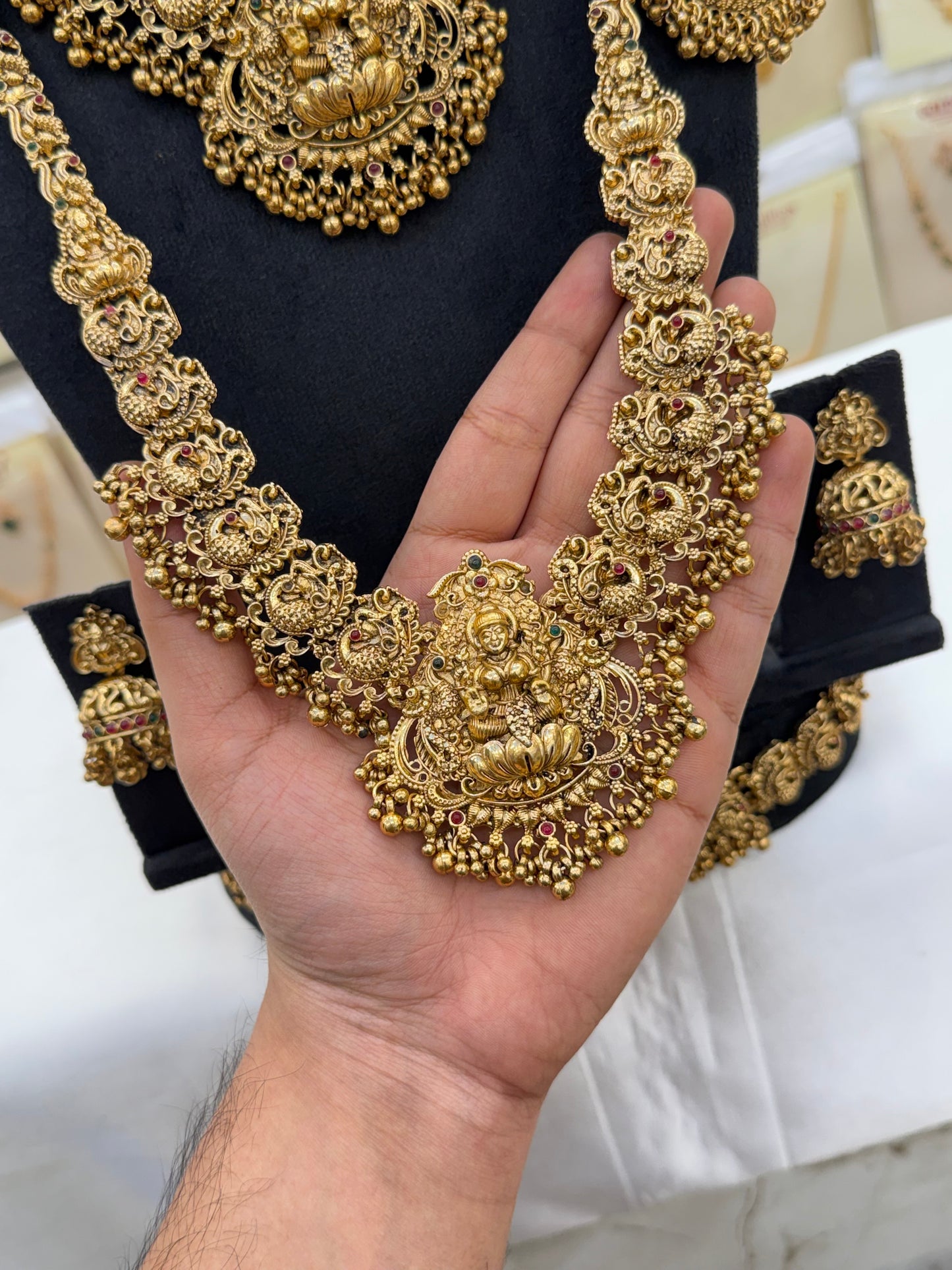 Antique Beats Model  Bridal Set