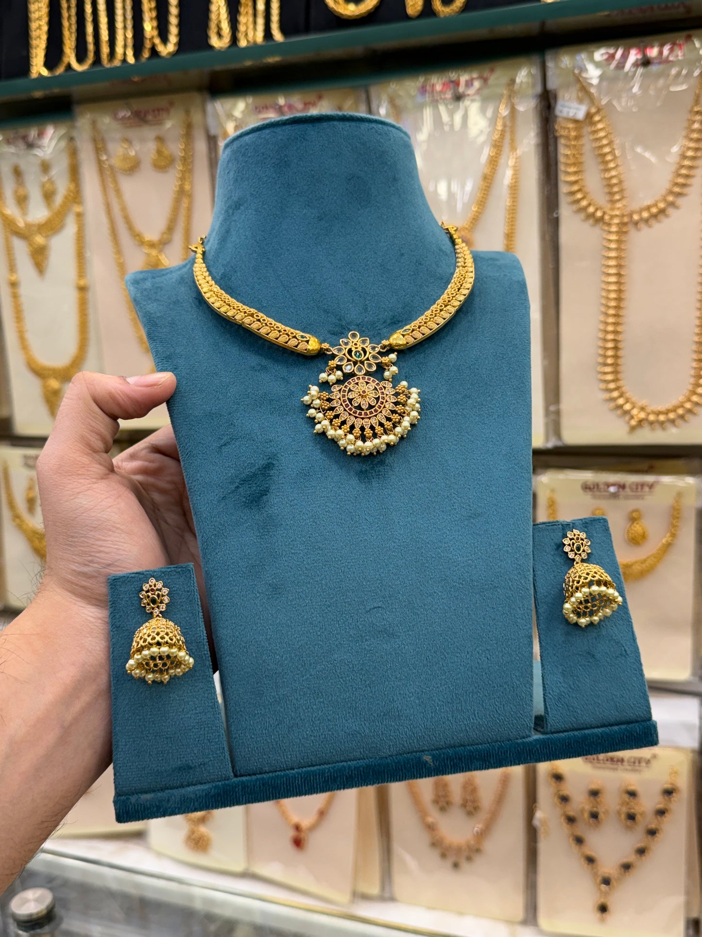 Design Gold Beats Necklace