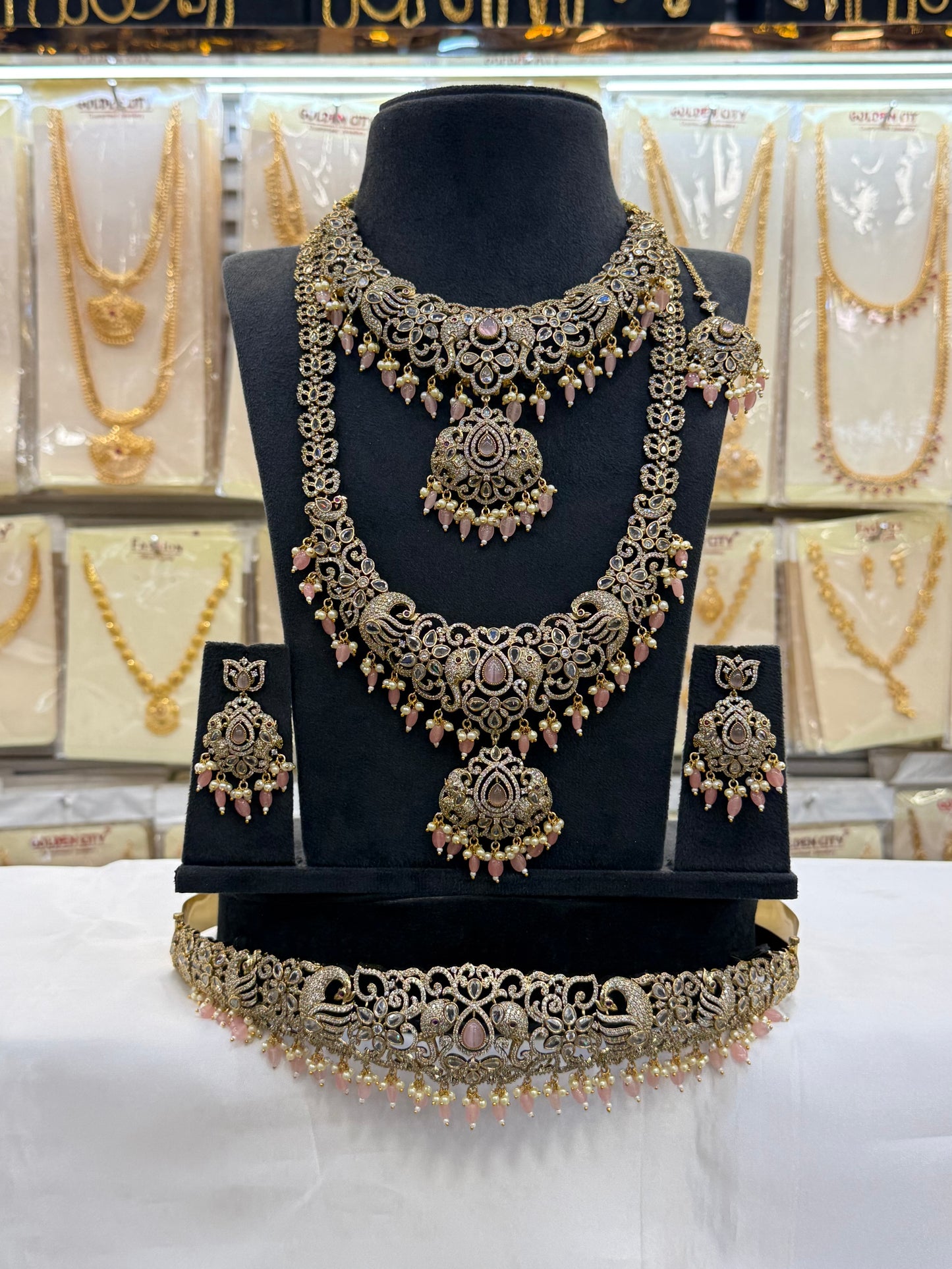 Victorian Bridal Set Pink Beats