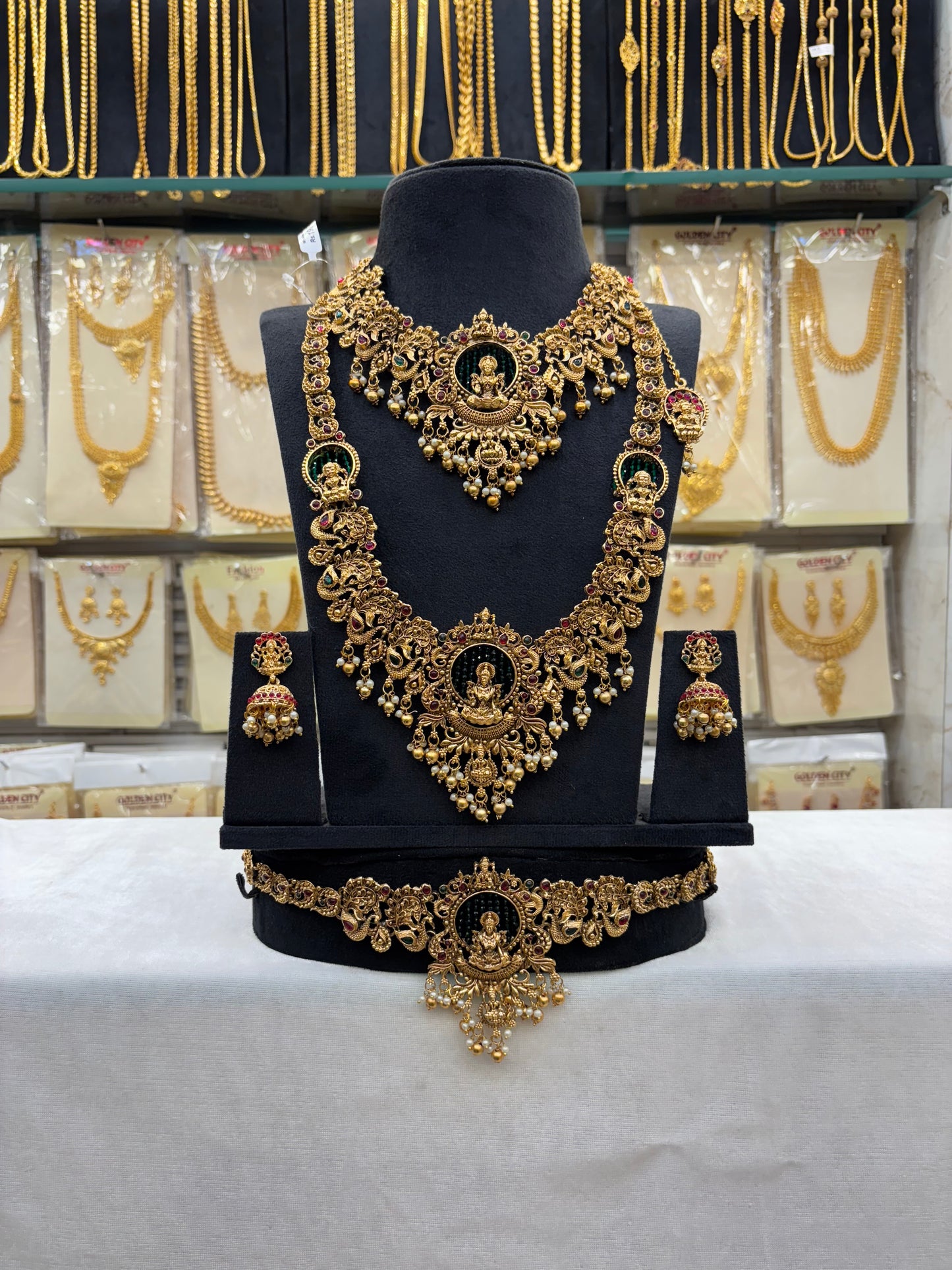 Trending Design Green Beats Bridal Set