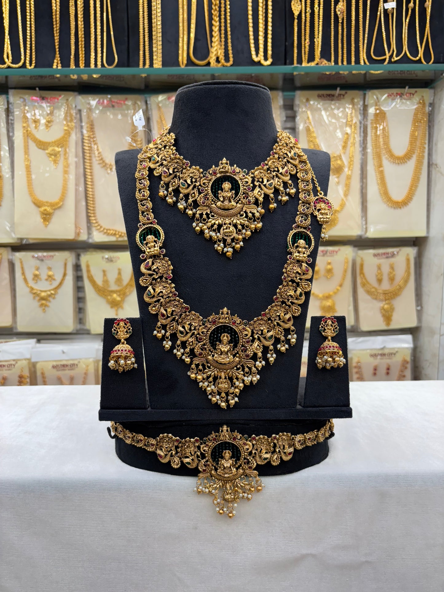Trending Design Green Beats Bridal Set