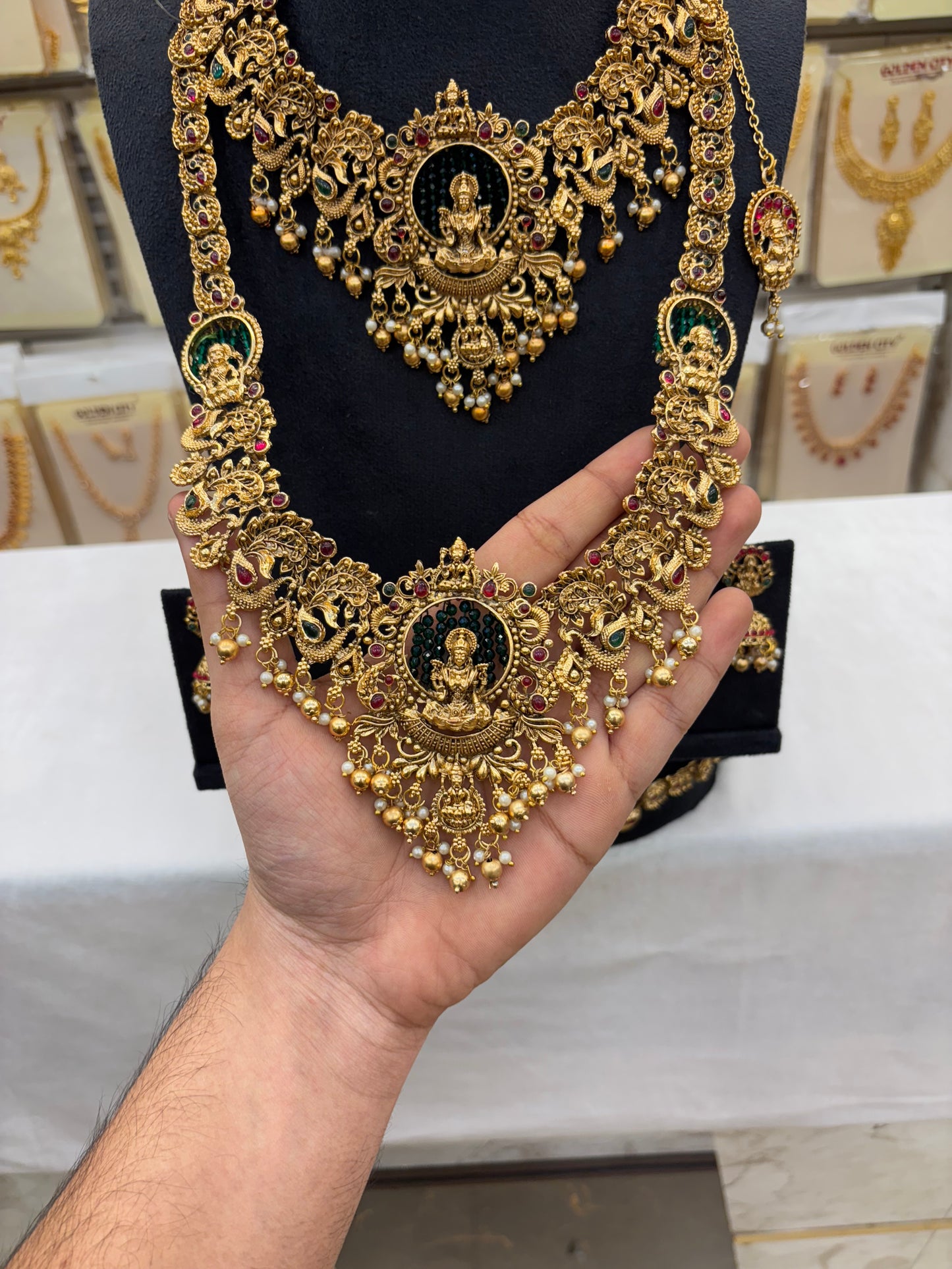 Trending Design Green Beats Bridal Set