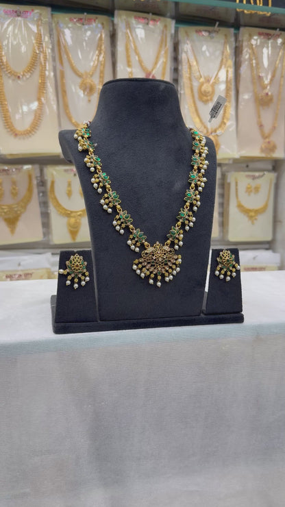 Antique Green Lotus Design Necklace