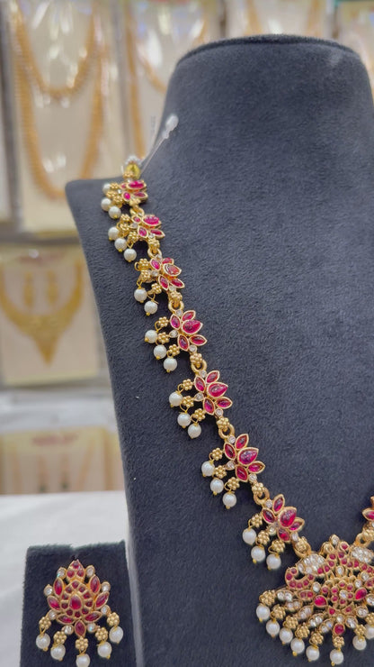 Antique Lotus Red Stone Necklace